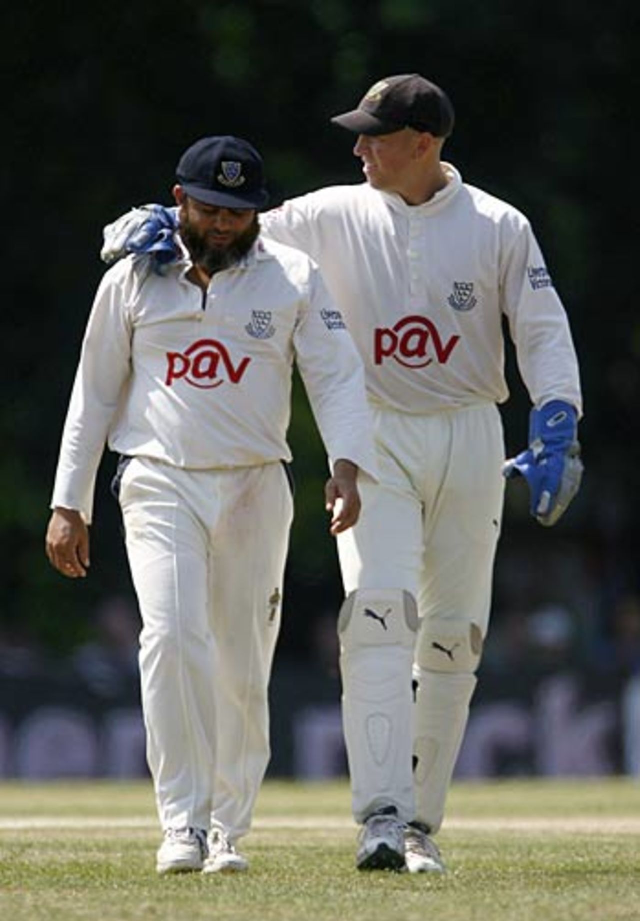 Mushtaq Ahmed and Matt Prior discuss tactics, Middlesex v Sussex, Southgate, County Championship, July 22, 2006