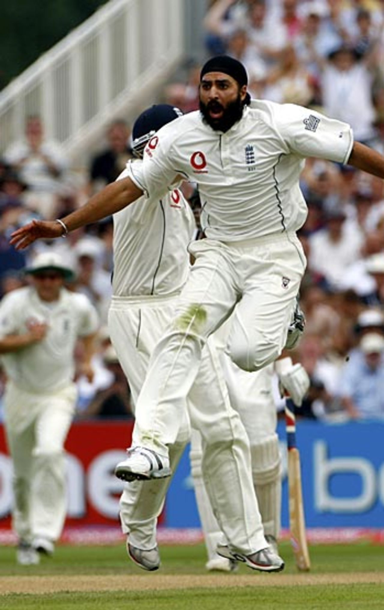 Monty Panesar celebrates, in his own inimitable way, the wicket of Mohammad Yousuf, England v Pakistan, 2nd Test, Old Trafford, July 27, 2006