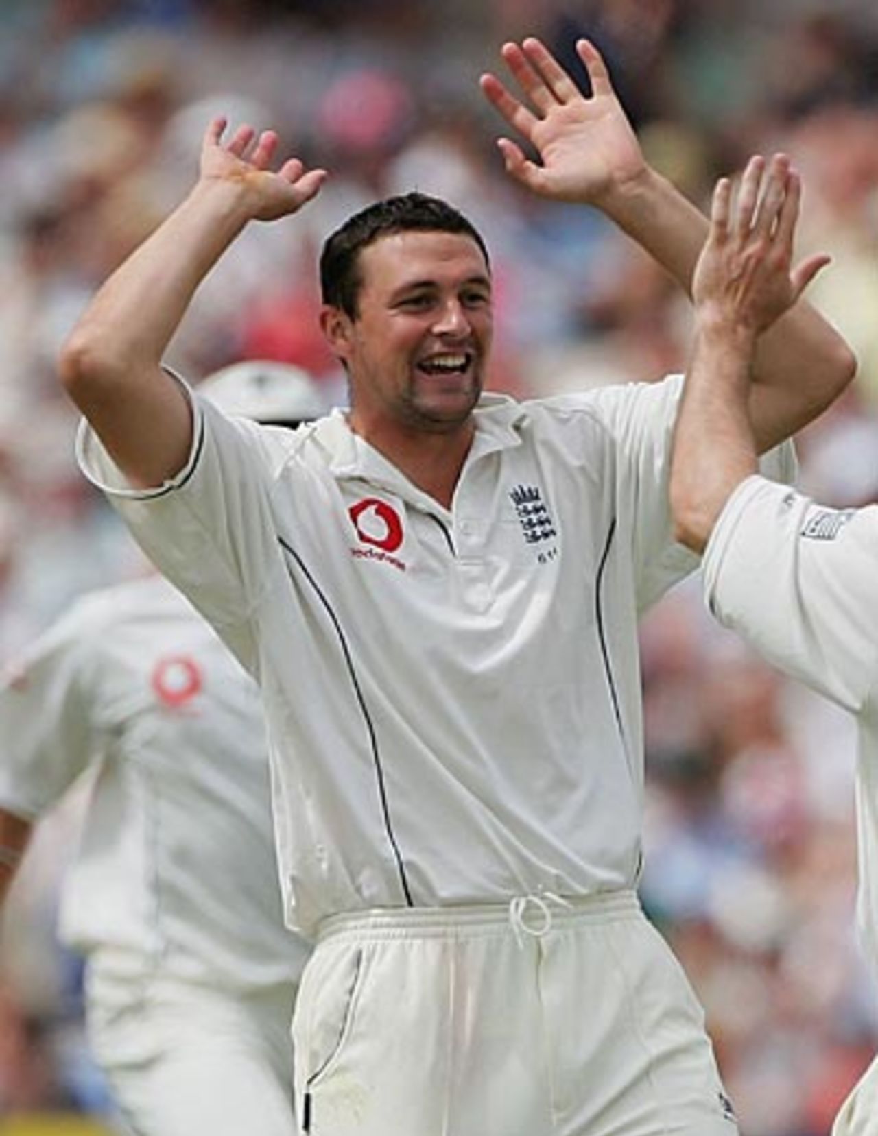 Steve Harmison is congratulated on removing Younis Khan, England v Pakistan, 2nd Test, Old Trafford, July 27, 2006