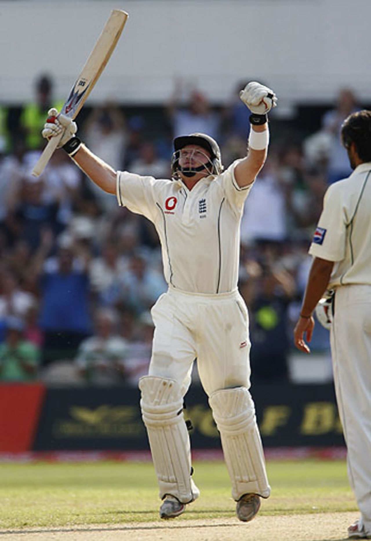 Ian Bell reaches a brilliant hundred, England v Pakistan, 2nd Test, Old Trafford, July 28, 2006