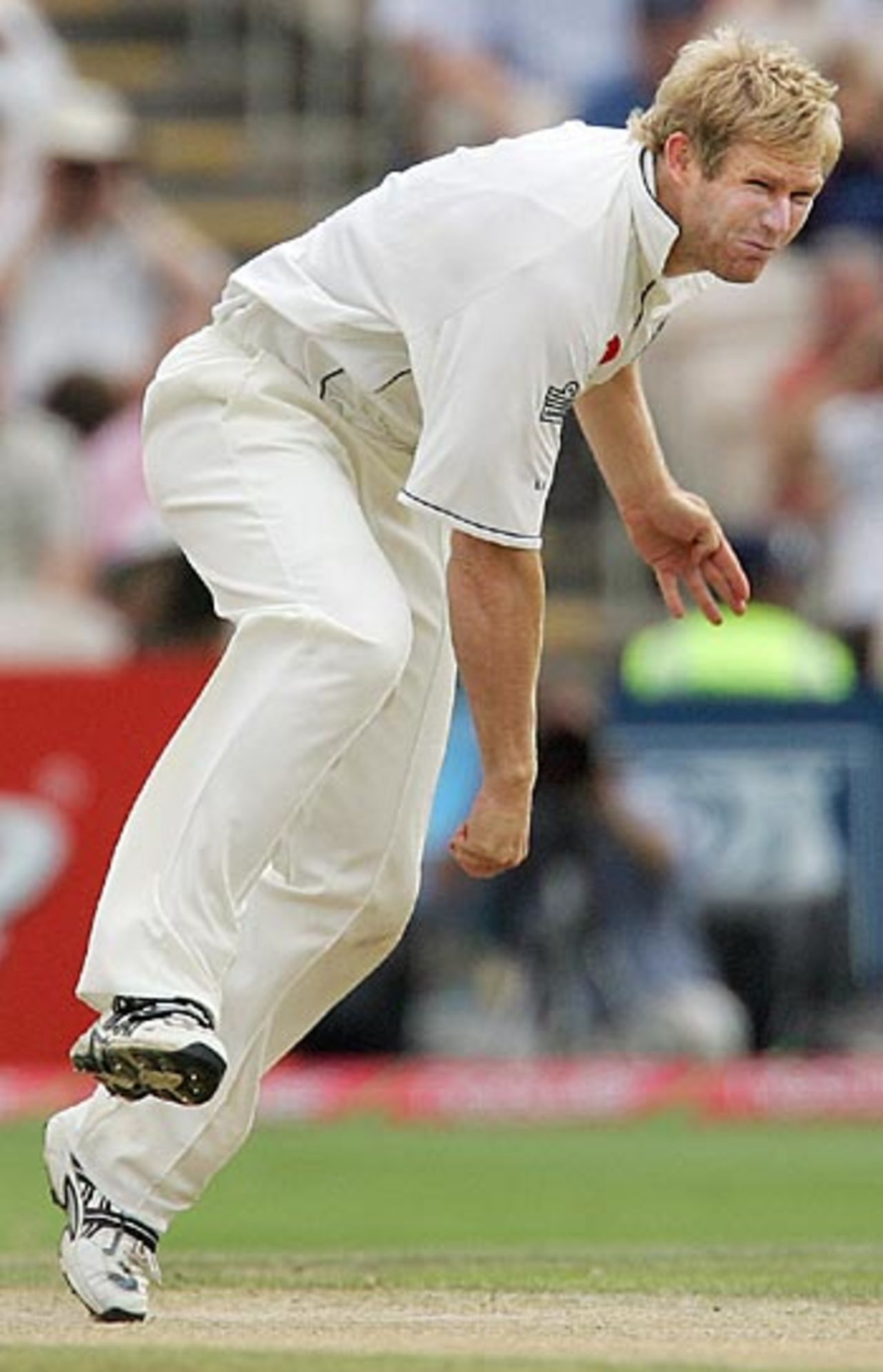 Matthew Hoggard roars into bowl, England v Pakistan, 2nd Test, Old Trafford, July 29, 2006