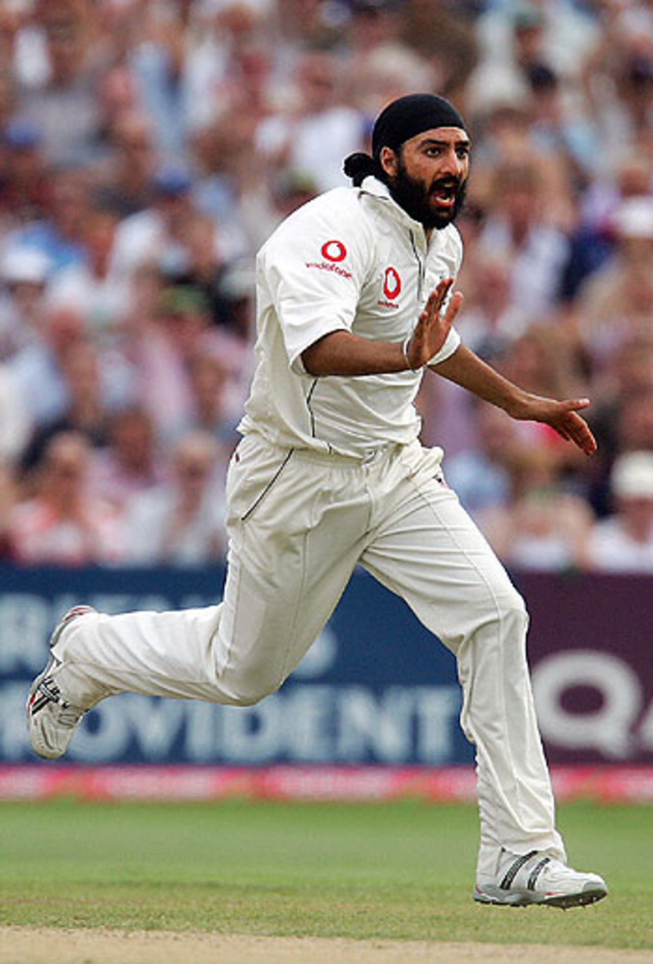 Monty Panesar strikes to remove Imran Farhat, England v Pakistan, 2nd Test, Old Trafford, July 29, 2006