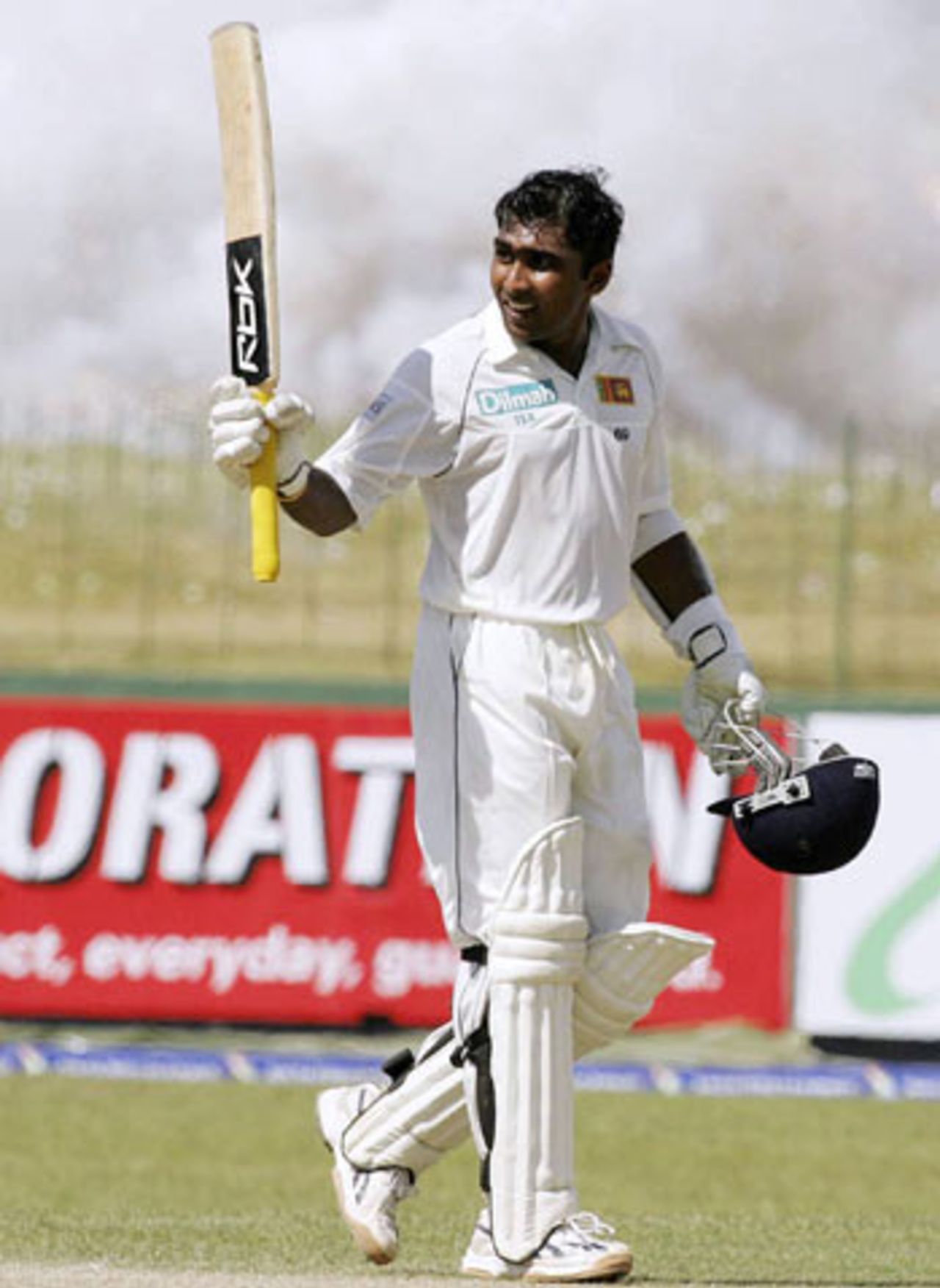 Mahela Jayawardene acknowledges the crowd as he walks back after being dismissed for 374, Sri Lanka v South Africa, 1st Test, Colombo, 3rd day, July 29, 2006