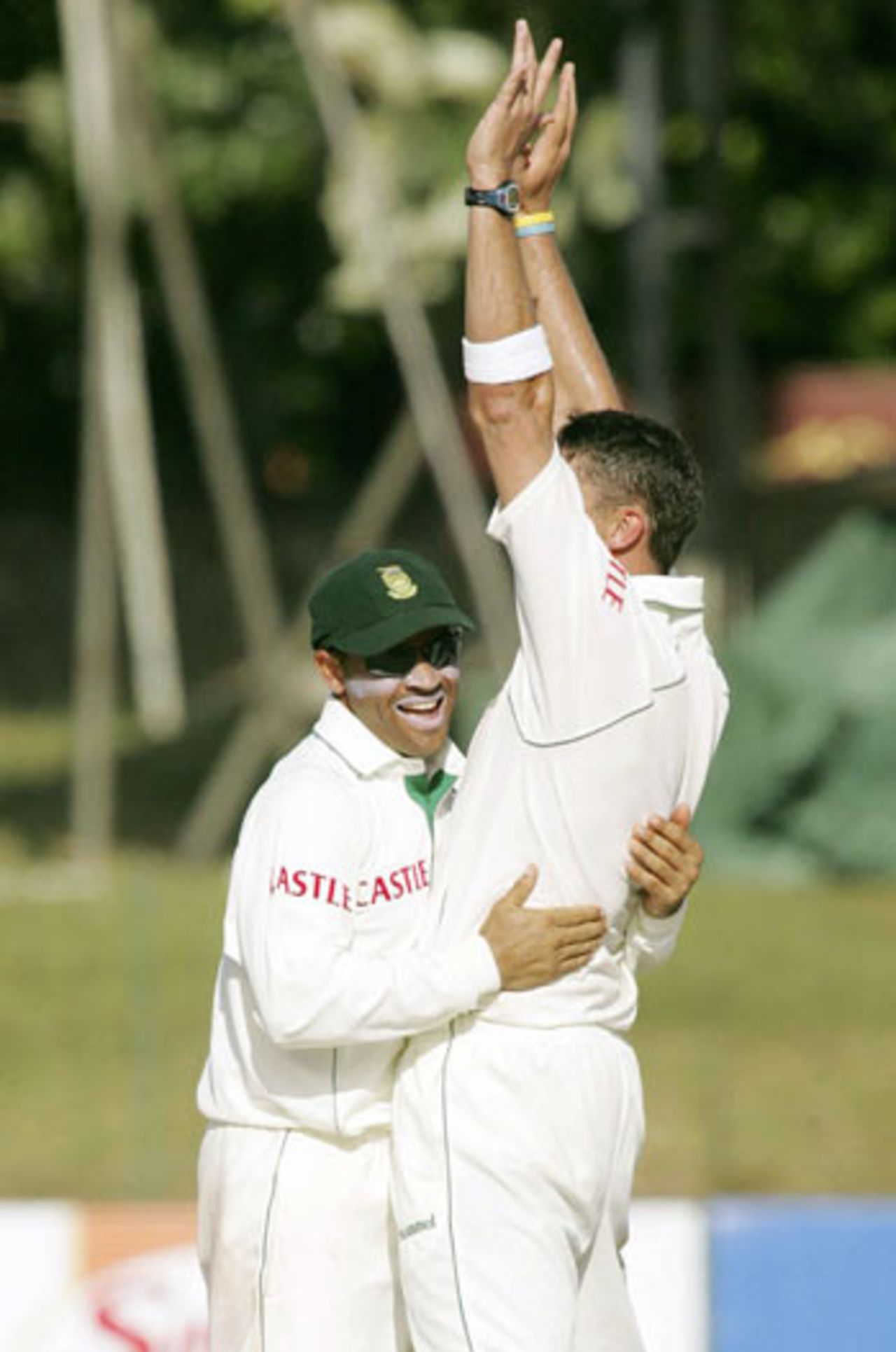 Andre Nel has reason to celebrate as Mahela Jayawardene is finally out, Sri Lanka v South Africa, 1st Test, Colombo, 3rd day, July 29, 2006