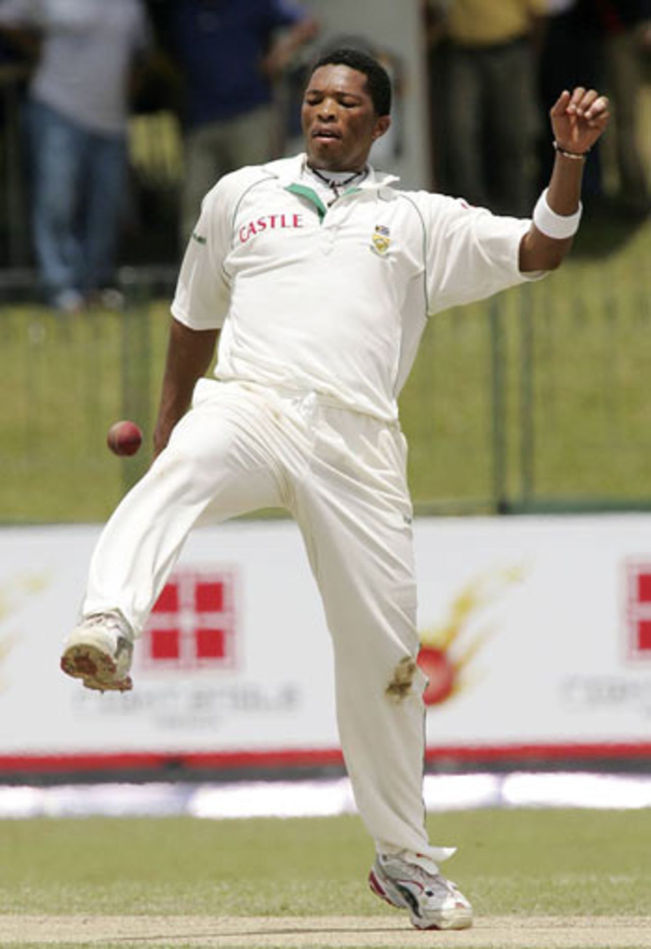 Makhaya Ntini reckons it might be more worthwhile to play football as Sri Lanka pile on the runs, Sri Lanka v South Africa, 1st Test, Colombo, 3rd day, July 29, 2006