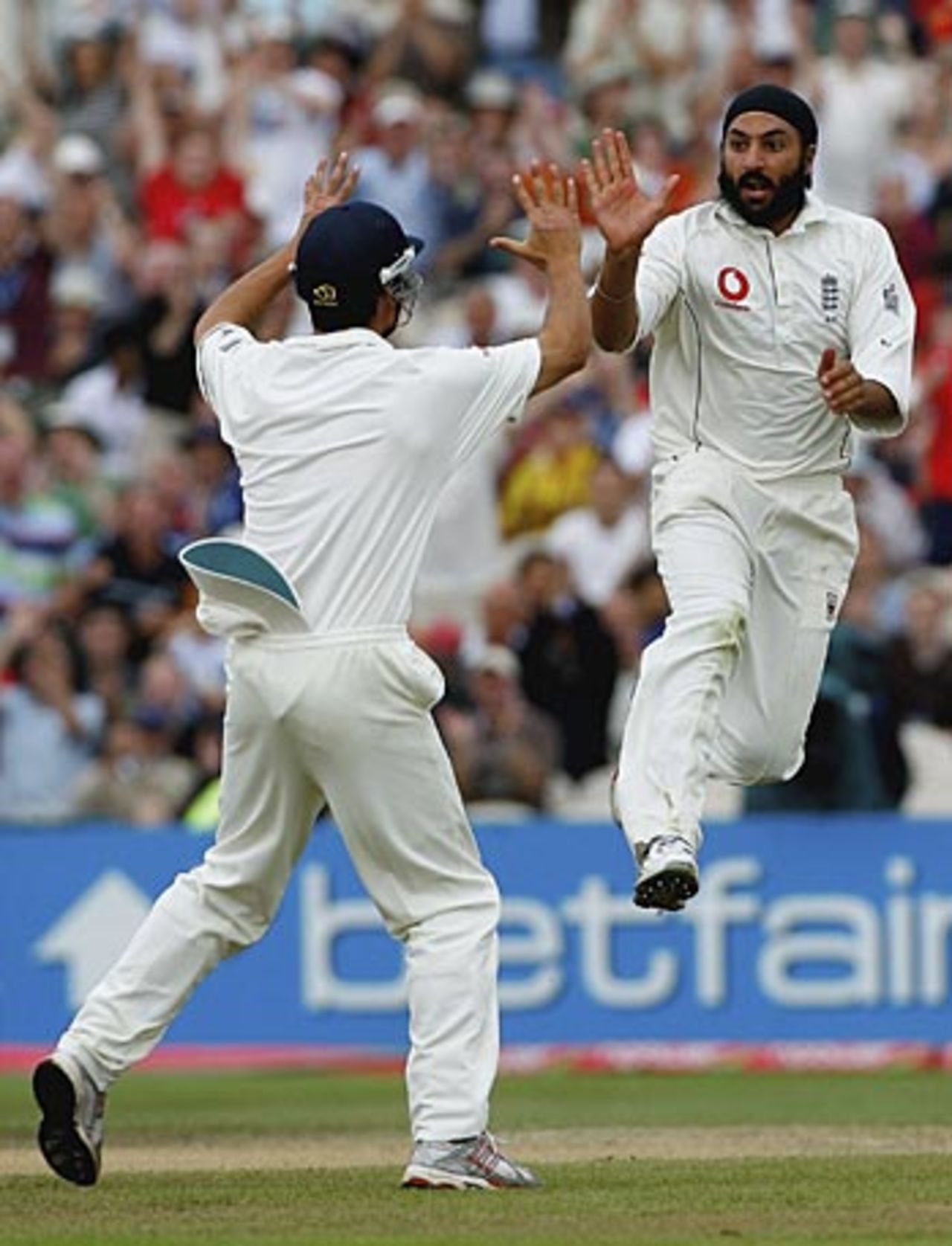 Monty Panesar celebrates another wicket with Alastair Cook, England v Pakistan, 2nd Test, Old Trafford, July 29, 2006