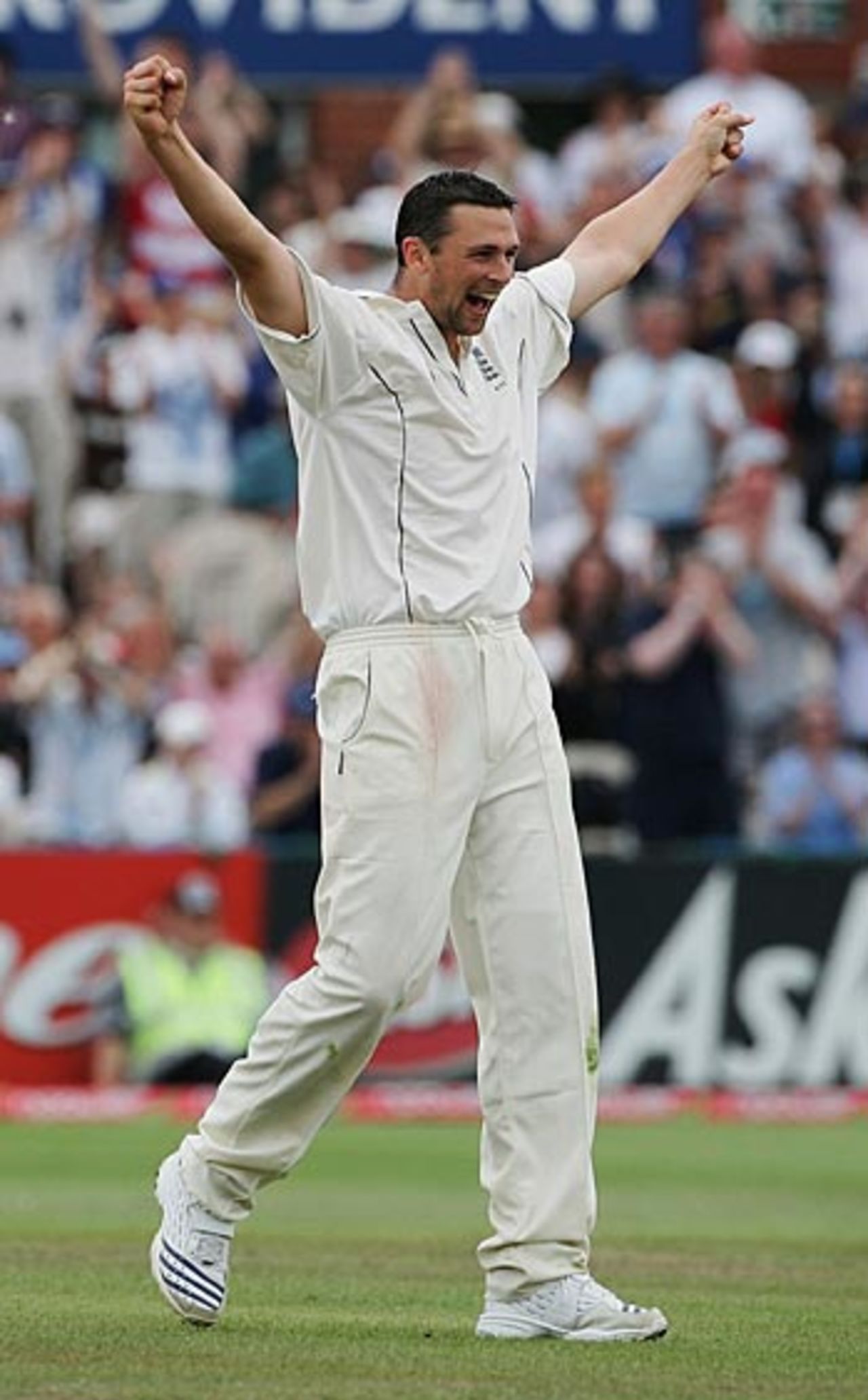 Steve Harmison celebrates his first ten-wicket haul in Test cricket, England v Pakistan, 2nd Test, Old Trafford, July 29, 2006