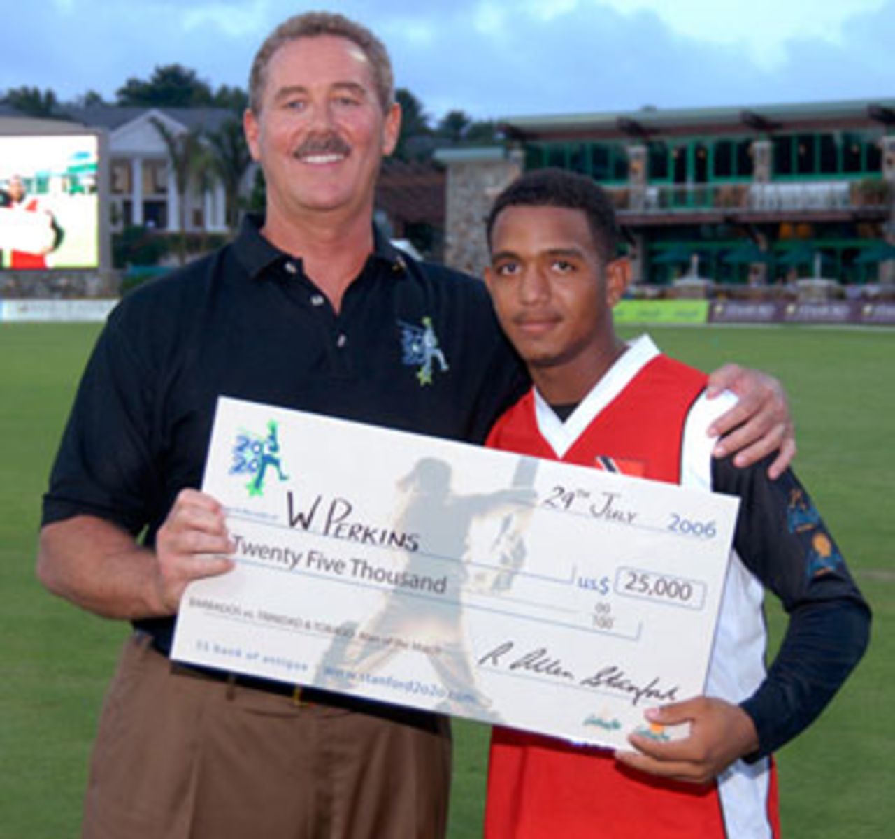 Man of the Match William Perkins collects his $25,000 cheque from Allen Stanford, Trinidad & Tobago v Barbados, Stanford 20/20, July 29, 2006 	