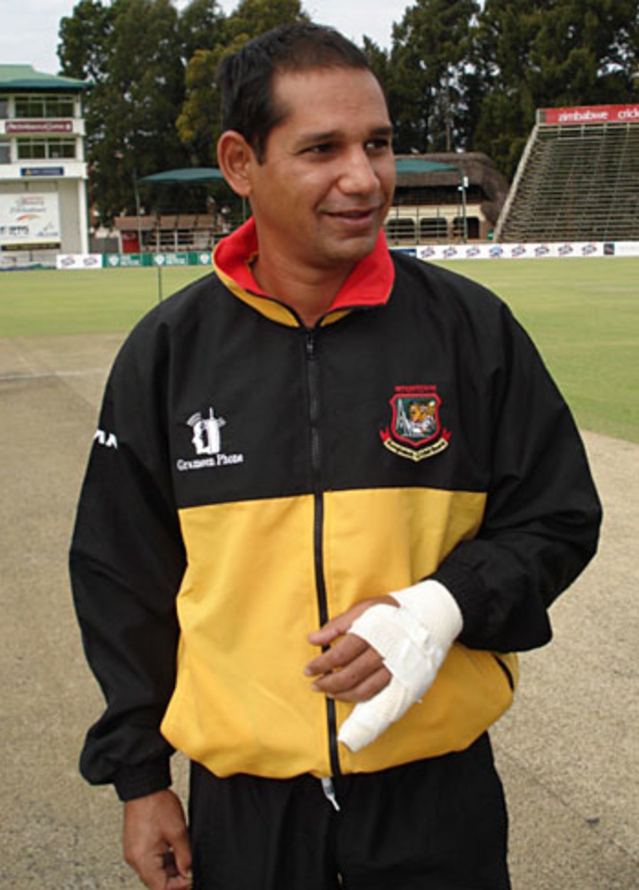 Habibul Bashar with his left wrist bandaged to protect the fractured fifth metacarpel, Harare Sports Club, August 1, 2006