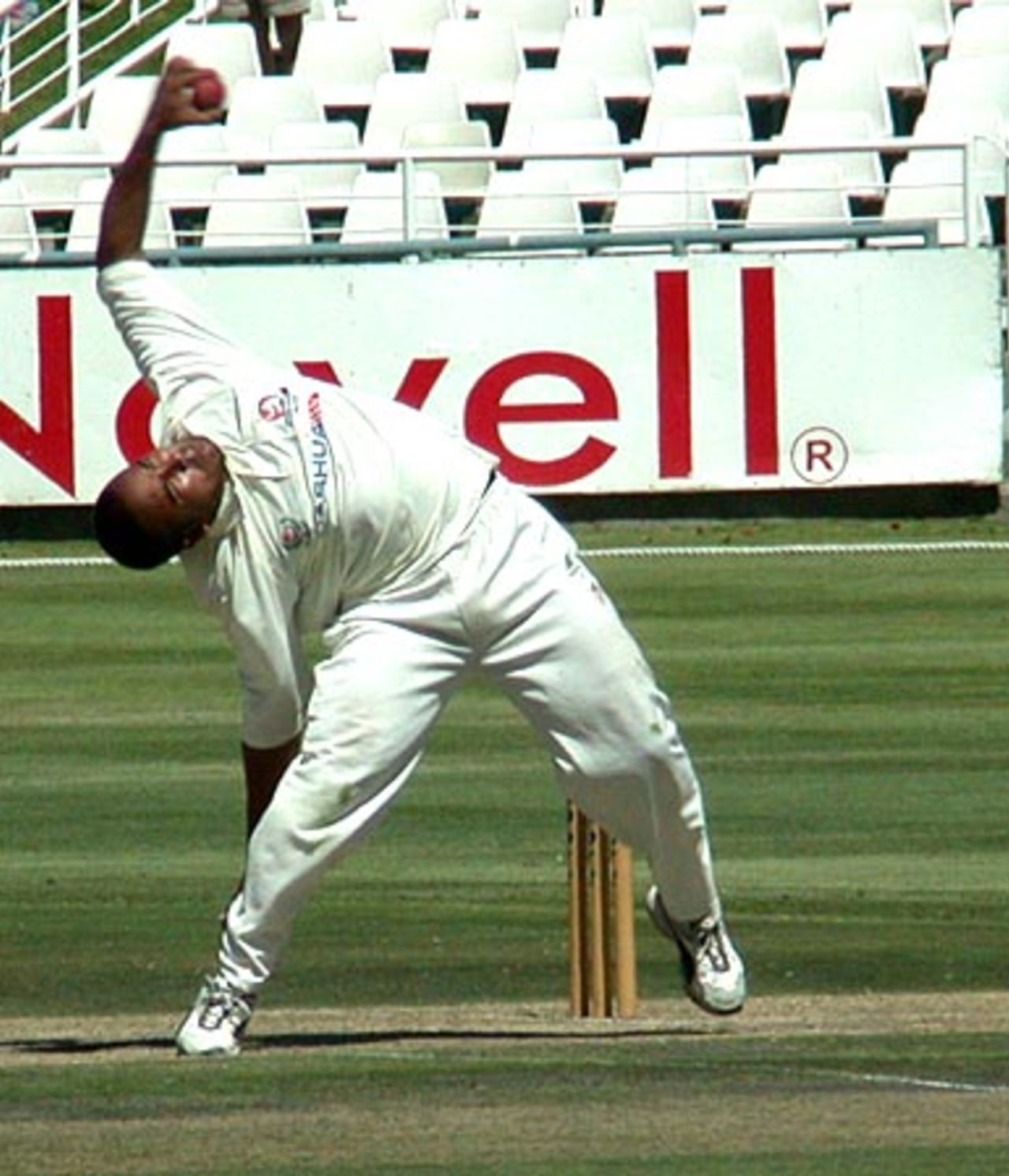 WP's Paul Adams perculiar action in sequence-No 2