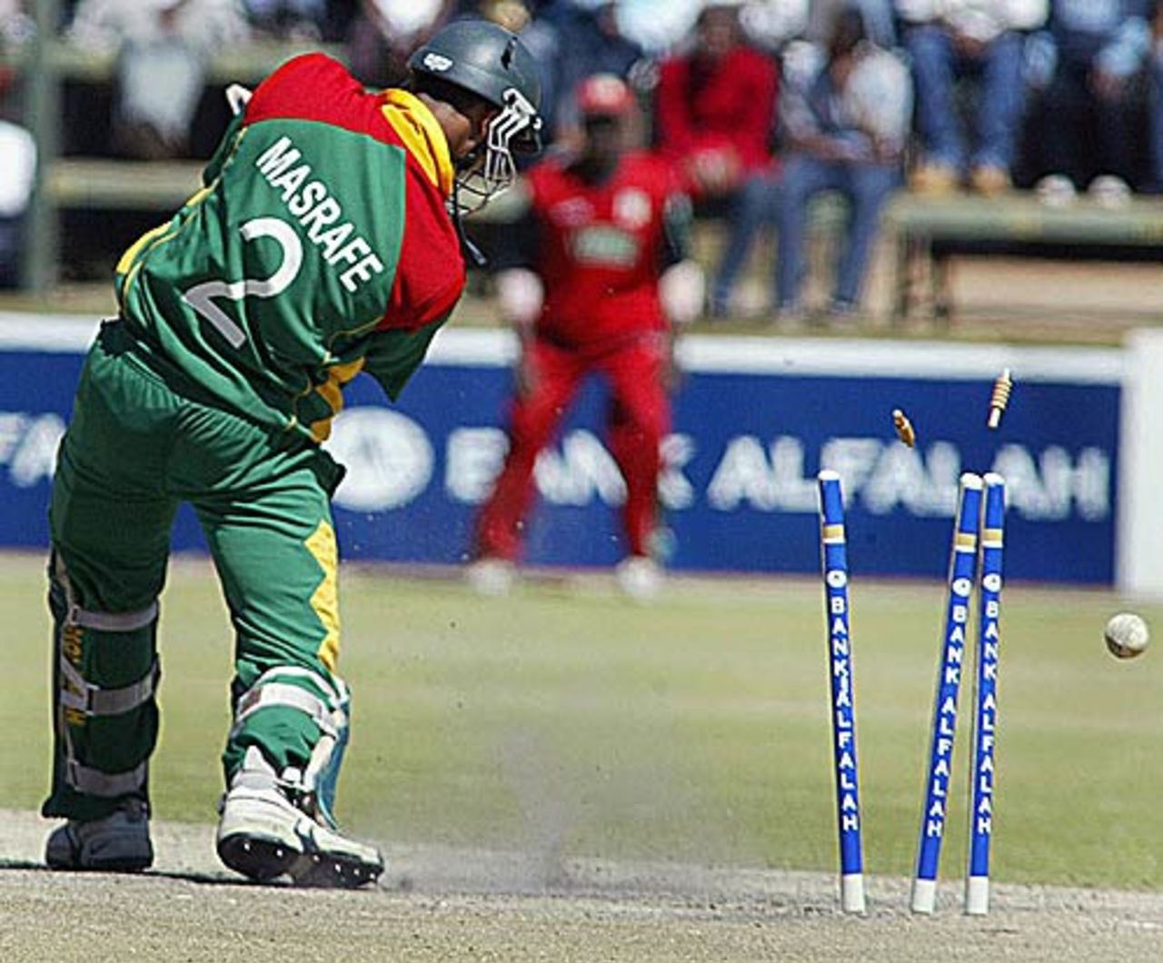 Mashrafe Mortaza is cleaned up by Rainsford, Zimbabwe v Bangladesh, 4th ODI, Harare, August 4, 2006