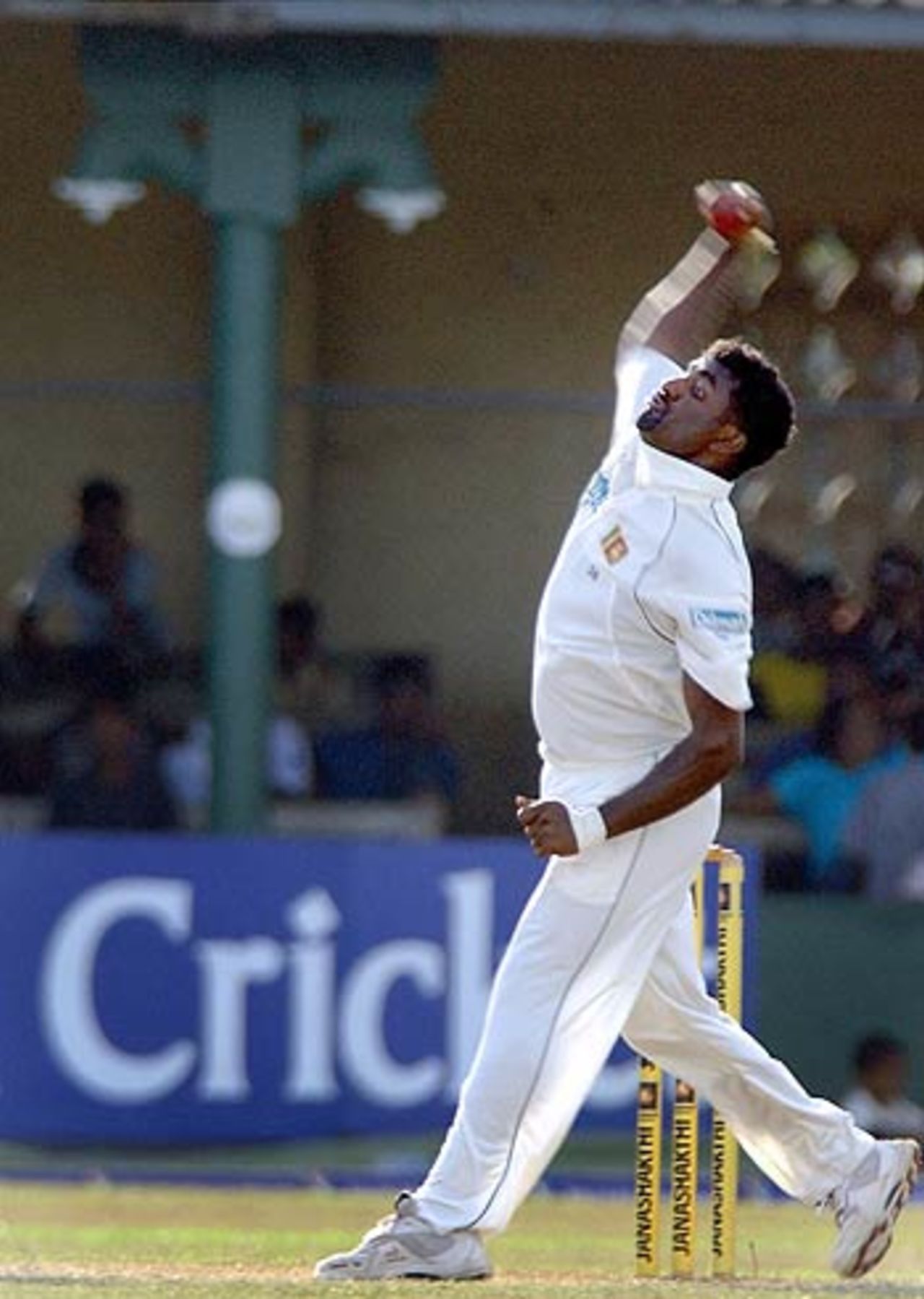 Muttiah Muralitharan gets in position to deliver, Sri Lanka v South Africa, 2nd Test, Colombo (PSS), 3rd day, August 6, 2006