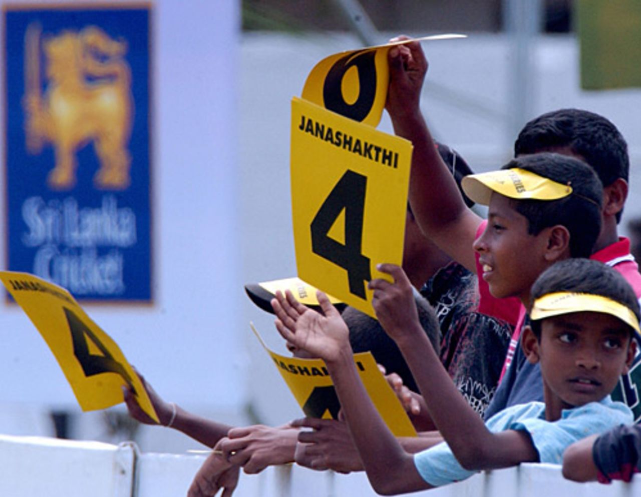 Sri Lankan fans watch their side against South Africa, Sri Lanka v South Africa, 2nd Test, Colombo, August 4, 2006