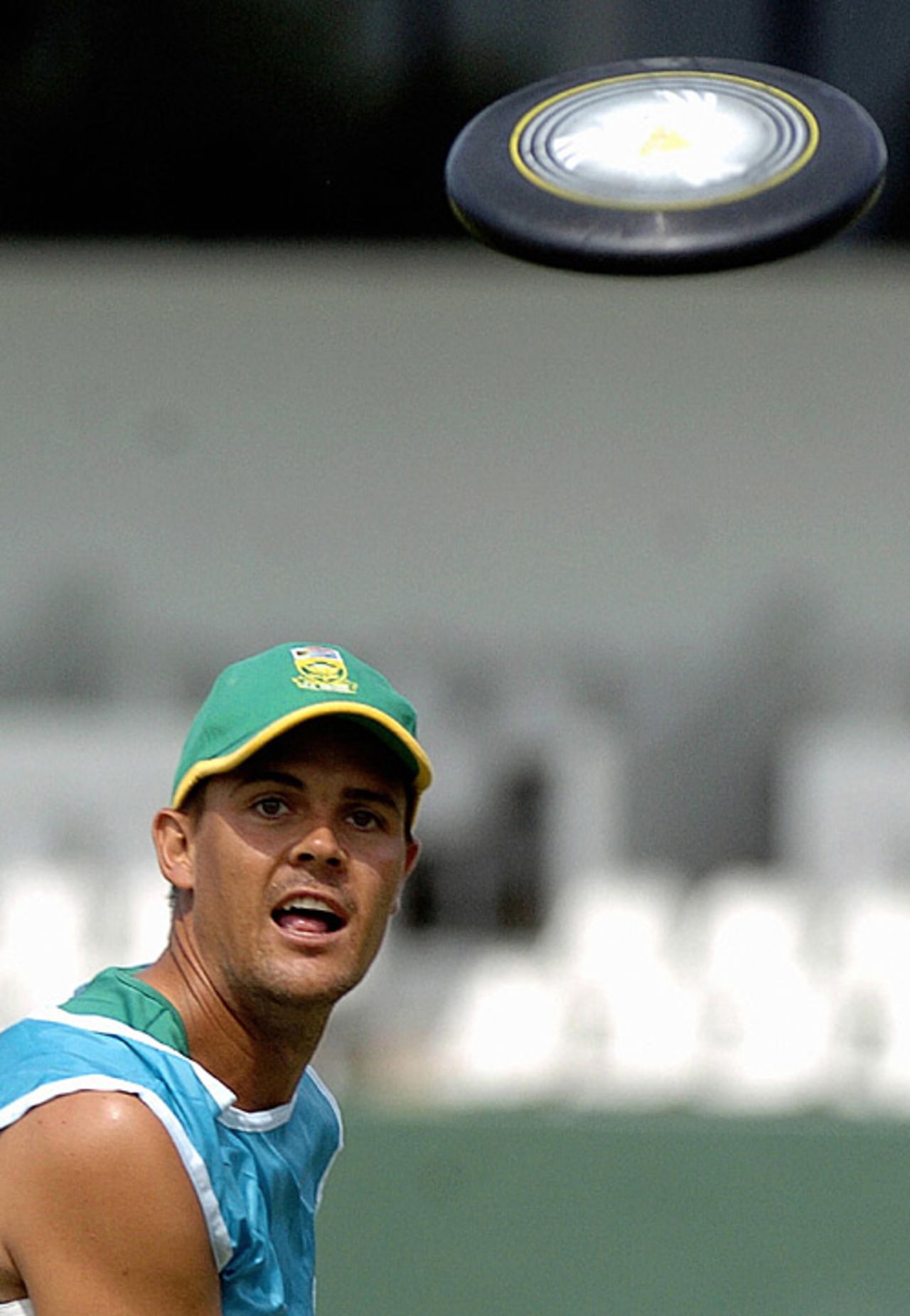 Jacques Rudolph plays with a frisbee, Colombo, August 2, 2006
