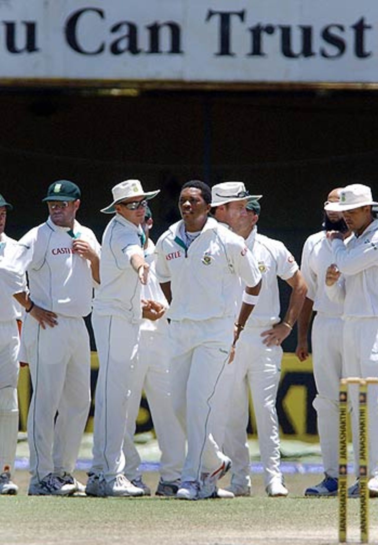 The South Africans congratulate Makhaya Ntini after Upul Tharanga's wicket, Sri Lanka v South Africa, 2nd Test, Colombo, 4th day, August 7, 2006