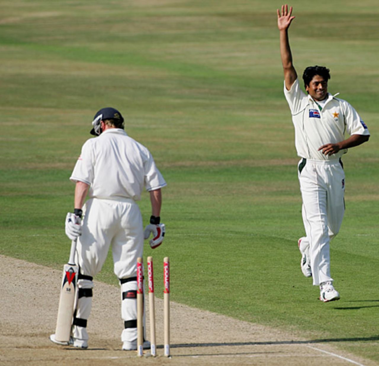 Shahid Nazir celebrates bowling Paul Collingwood, England v Pakistan, 3rd Test, Headingley, August 7, 2006 

