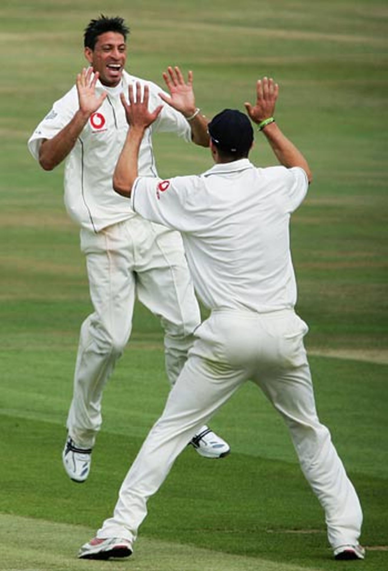 Sajid Mahmood grabbed two an over as Pakistan slumped, England v Pakistan, 3rd Test, Headingley, August 8, 2006