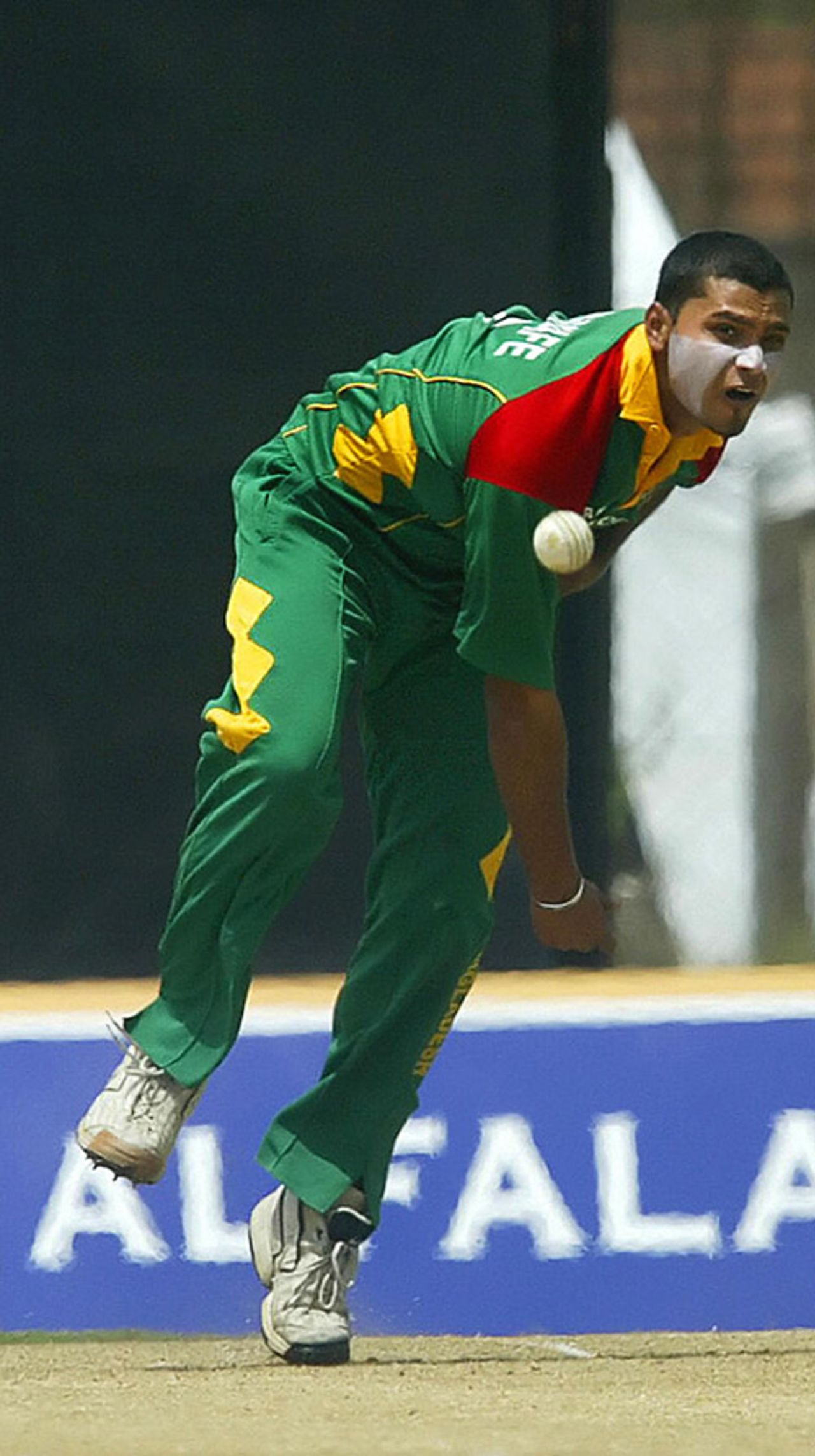 Mashrafe Mortaza's six wickets helped Bangladesh complete their first series win on foreign soil, Kenya v Bangladesh, 3rd ODI, Nairobi, August 15, 2006
