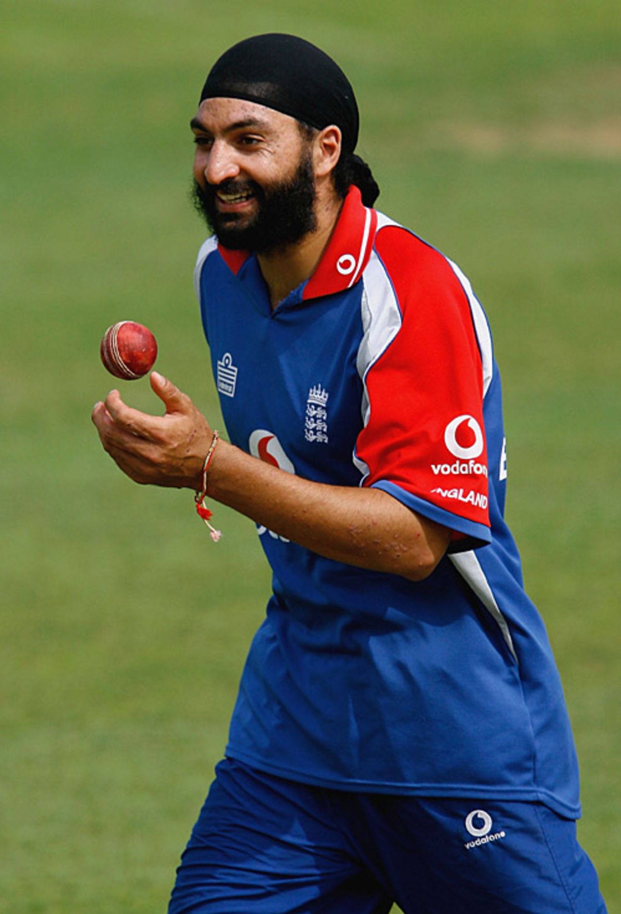 Monty Panesar warms up in a training session for the fourth Test against Pakistan, The Oval, August 15, 2006