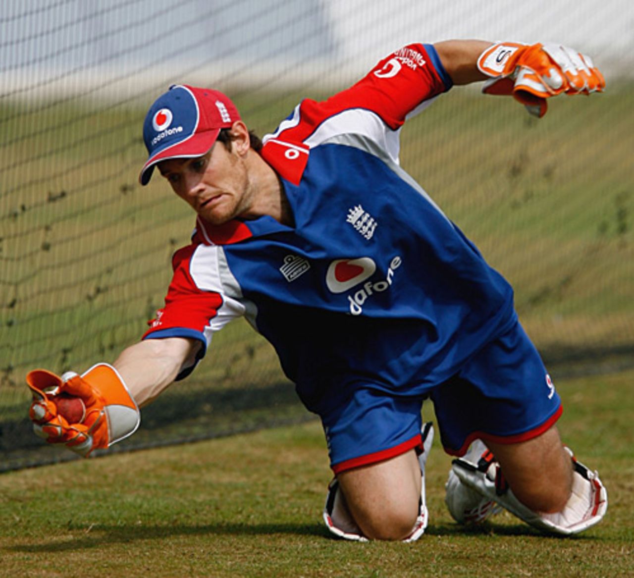 Chris Read takes a sharp chance during a training session, The Oval, August 15, 2006
