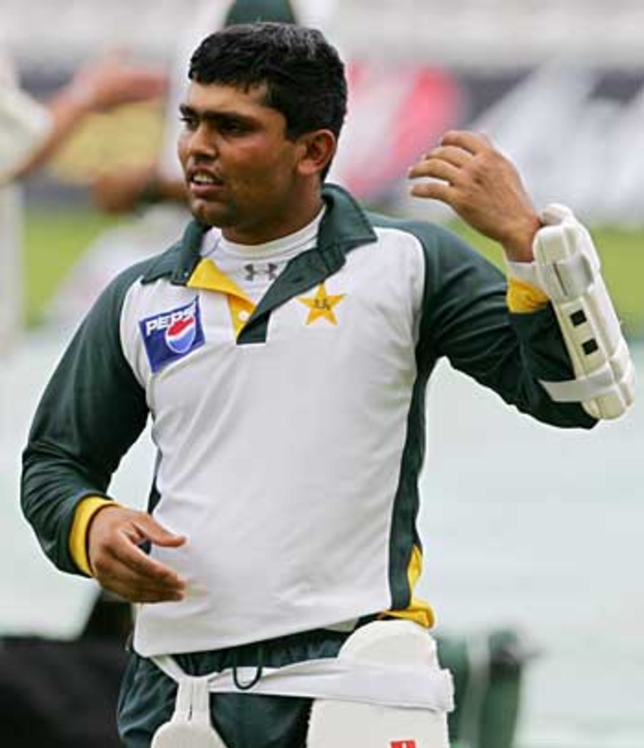 Kamran Akmal prepares for a net ahead of the fourth Test, at The Oval, 16 August, 2006