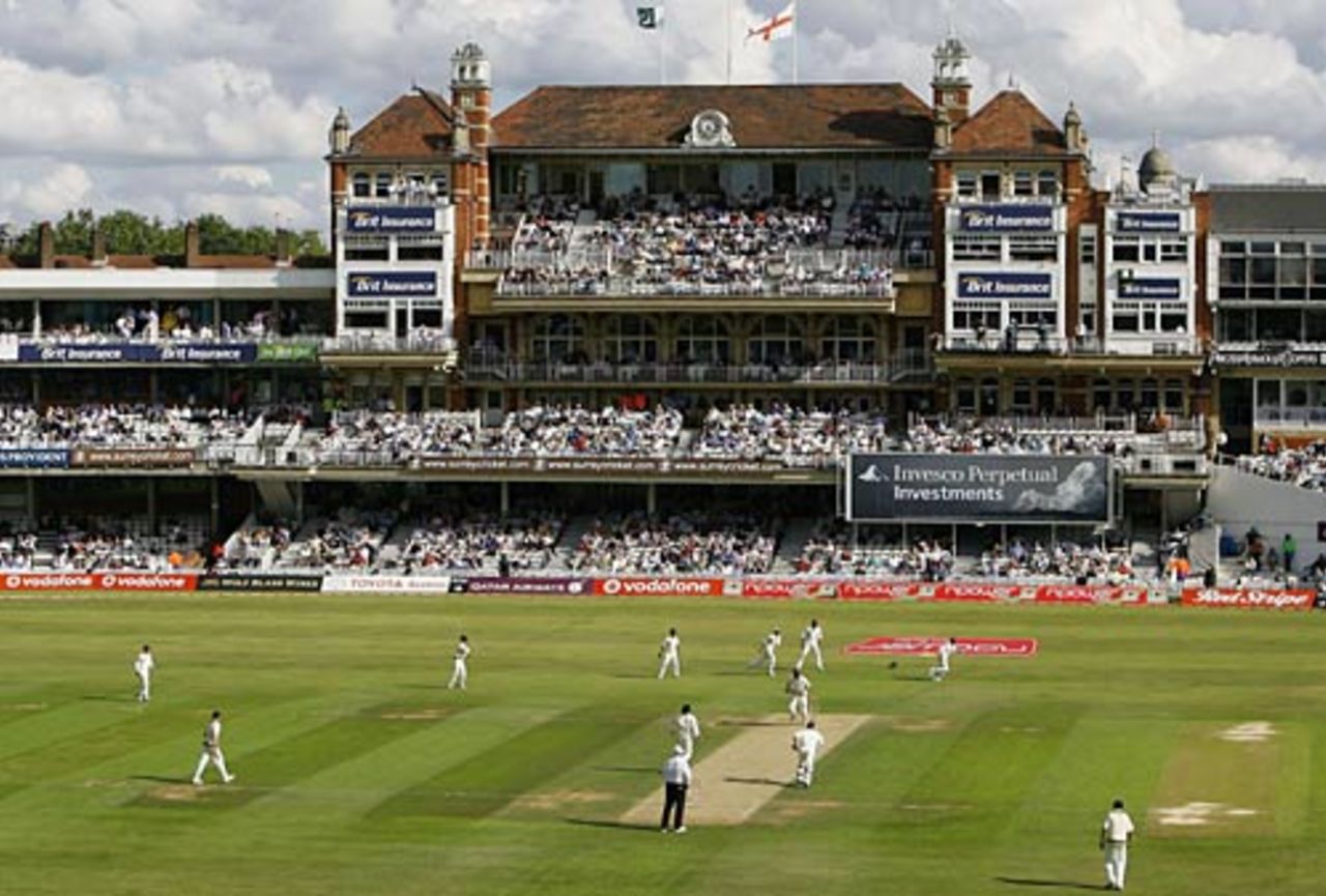 The rain stayed away during the afternoon at The Oval, England v Pakistan, 4th Test, The Oval, August 17, 2006