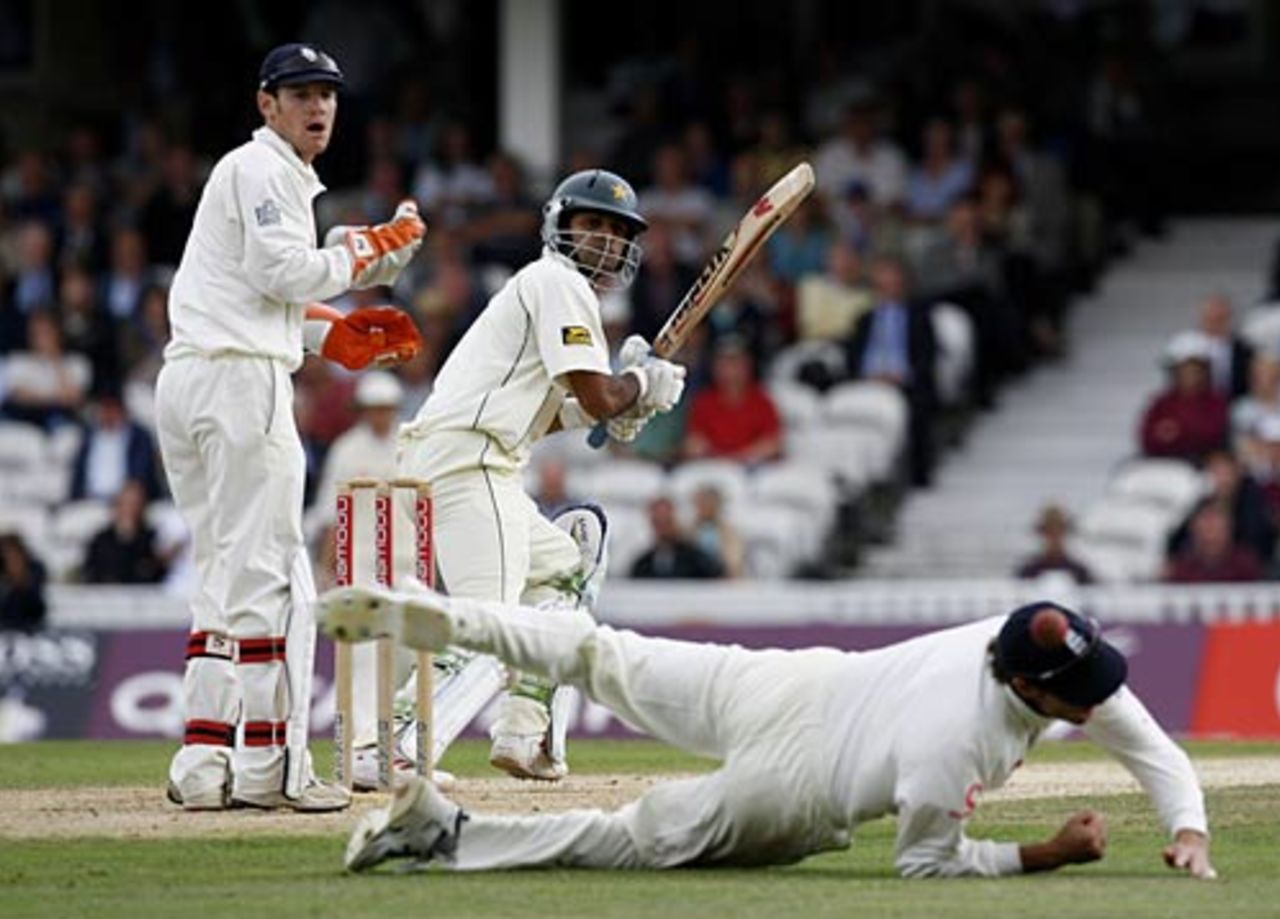 Mohammad Hafeez guides one just wide of Marcus Trescothick at slip, England v Pakistan, 4th Test, The Oval, August 18, 2006