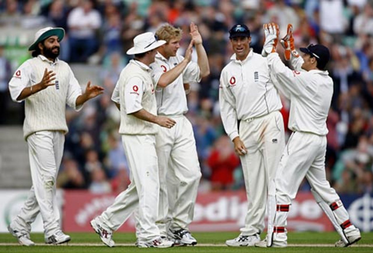 England celebrate a rare wicket as Matthew Hoggard removes Mohammad Hafeez, England v Pakistan, 4th Test, The Oval, August 18, 2006