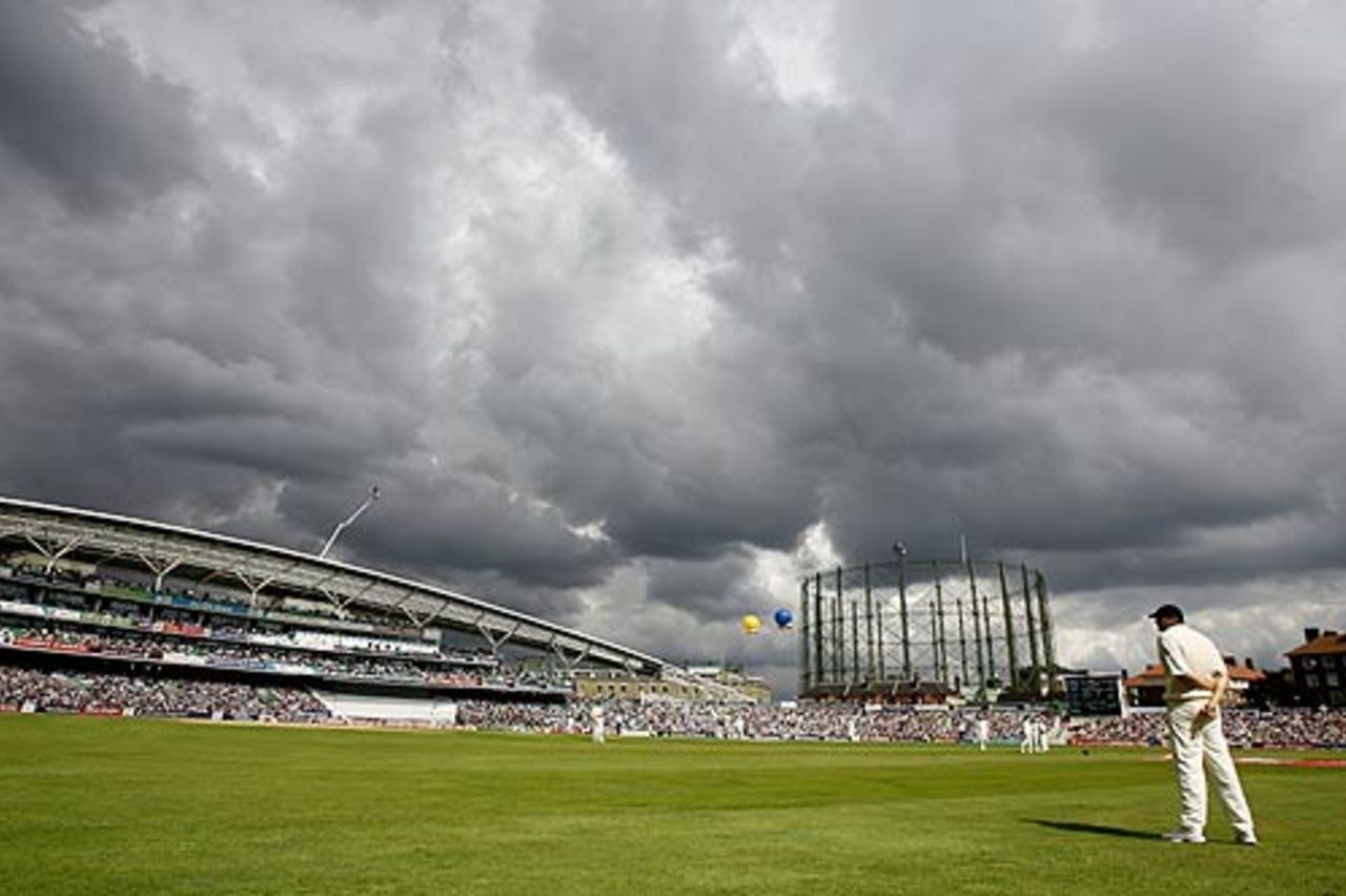 Overcast skies at The Oval, England v Pakistan, 4th Test, The Oval, August 18, 2006