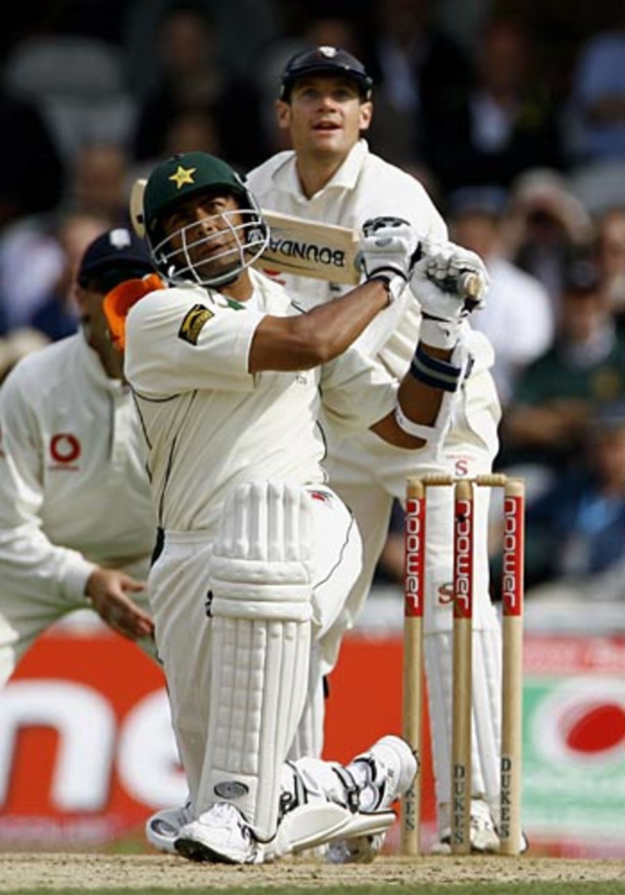 Shahid Nazir launches Monty Panesar over long on, England v Pakistan, 4th Test, The Oval, August 19, 2006