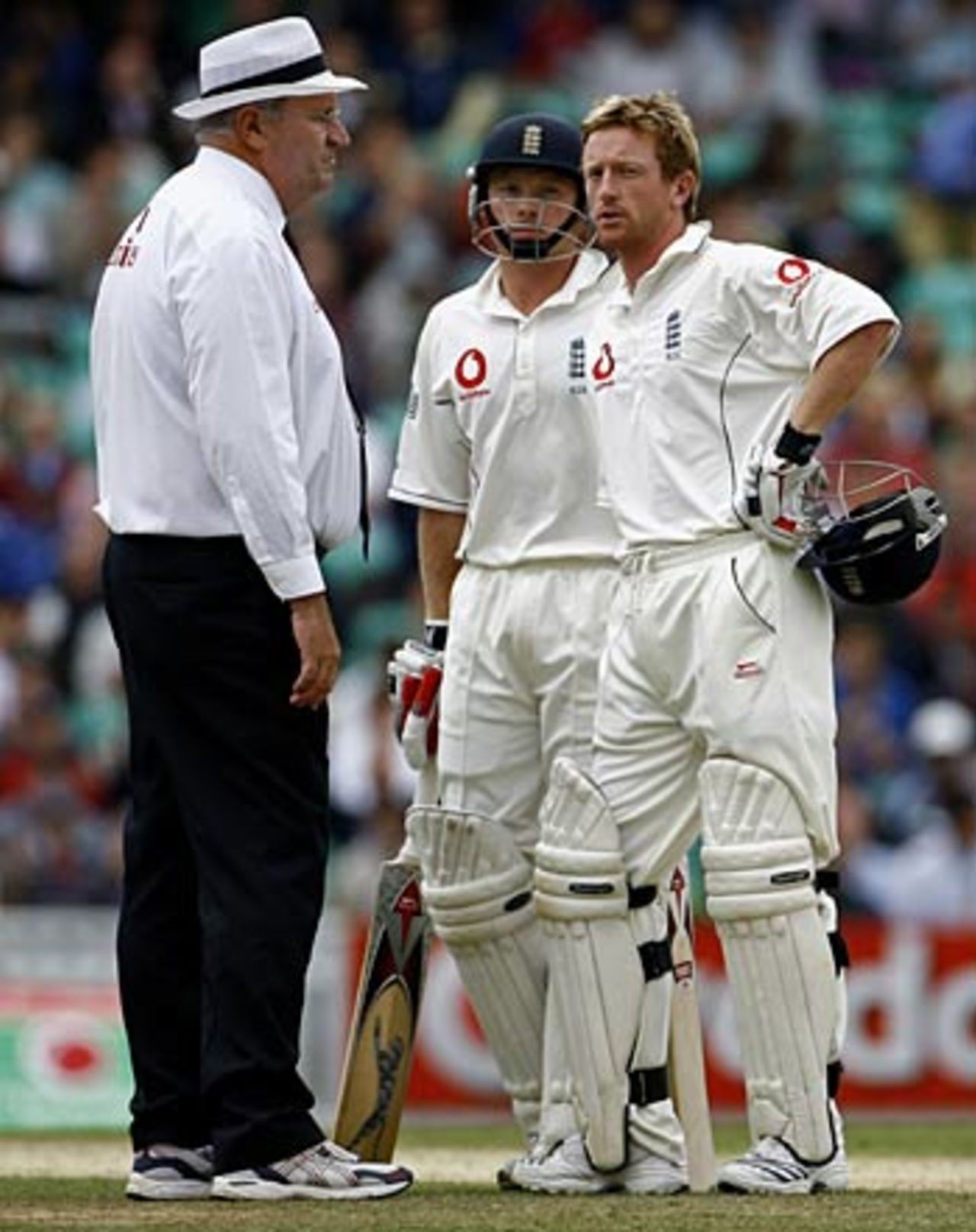Paul Collingwood and Ian Bell wait in the middle with Darrell Hair, England v Pakistan, 4th Test, The Oval, August 20, 2006