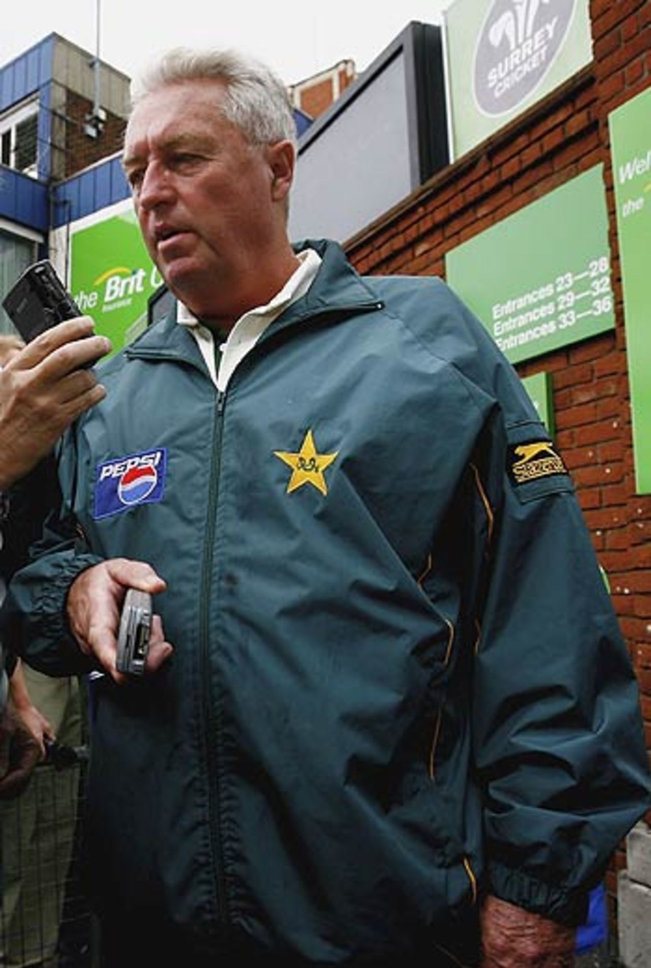 Bob Woolmer apologised to the British public a day after the forfeiture, England v Pakistan, 4th Test, The Oval, August 21, 2006