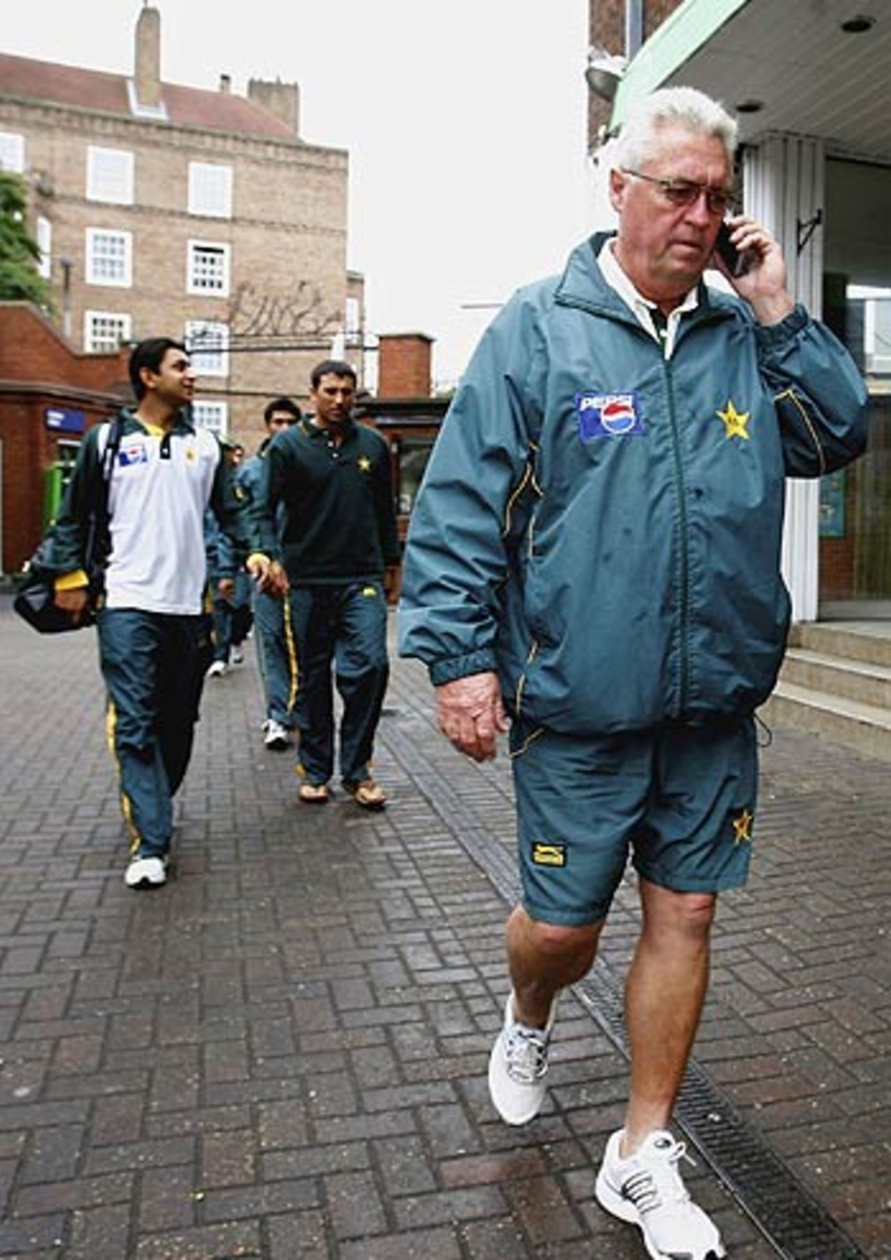 Bob Woolmer leads his players into The Oval, England v Pakistan, 4th Test, The Oval, August 21, 2006