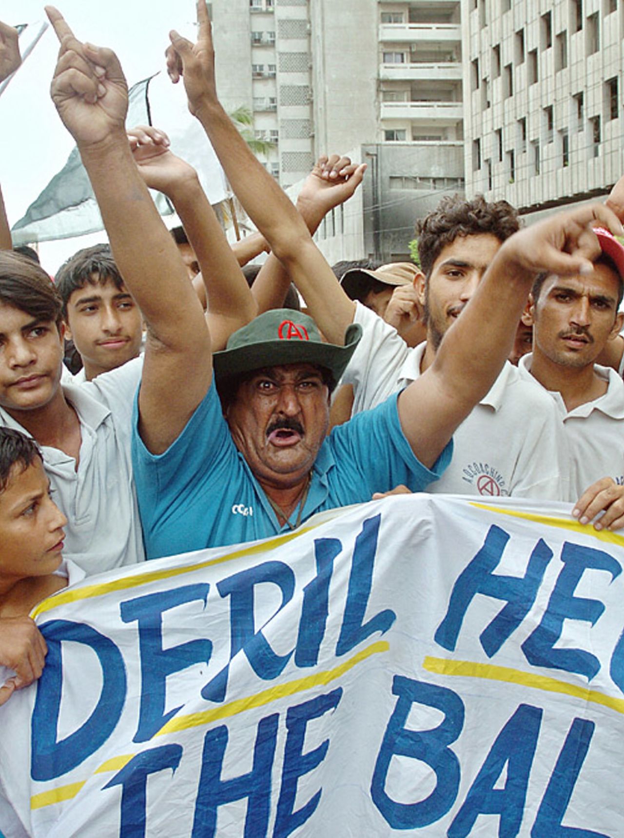 Pakistani protestors demonstrate their anger with Darrell Hair during a rally, Karachi, August 22, 2006