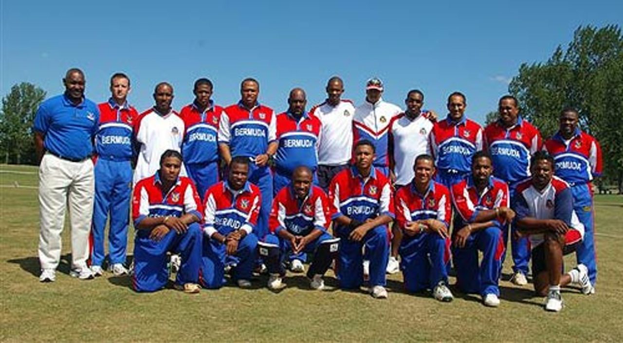 The Bermuda squad gather for a team photograph, Argentina v Bermuda, ICC World Cricket League Americas Region, 3rd match, King City, August 22, 2006 