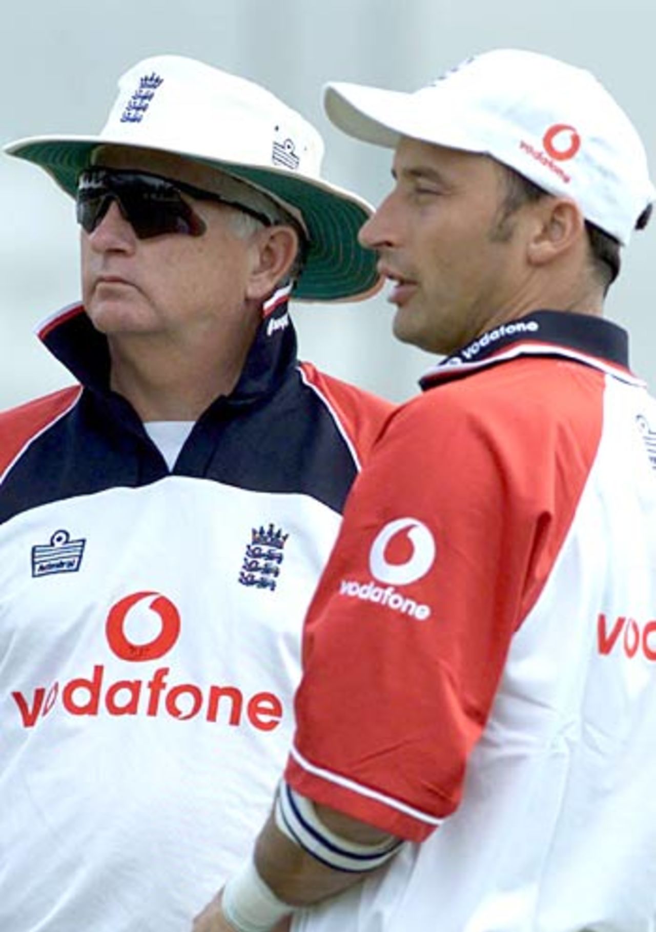 Duncan Fletcher and Nasser Hussain discuss tactics ahead of the first Test against Pakistan, Lord's, May 15, 2001