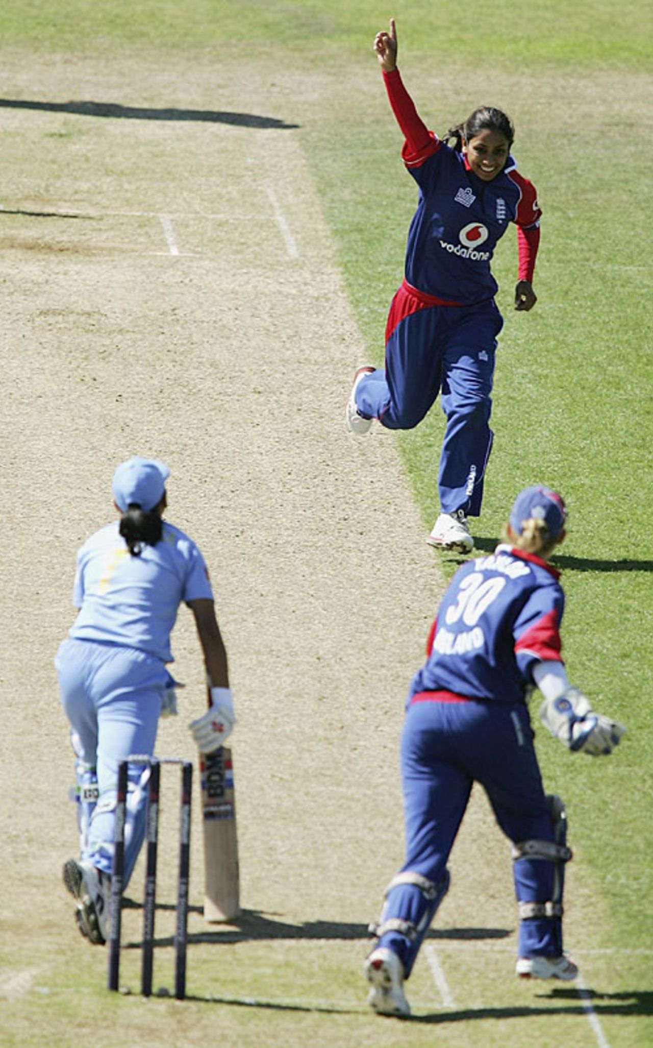 Isa Guha celebrates dismissing Reema Malhotra, England v india, 5th women's ODI, Southampton, August 25, 2006
