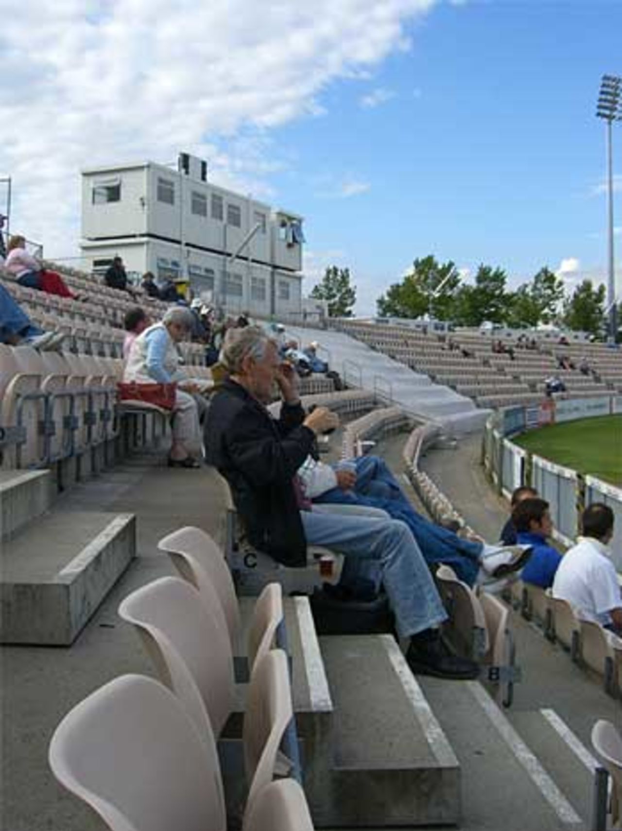 Packing them in at The Rose Bowl, England v india, 4th women's ODI, Southampton, August 24, 2006