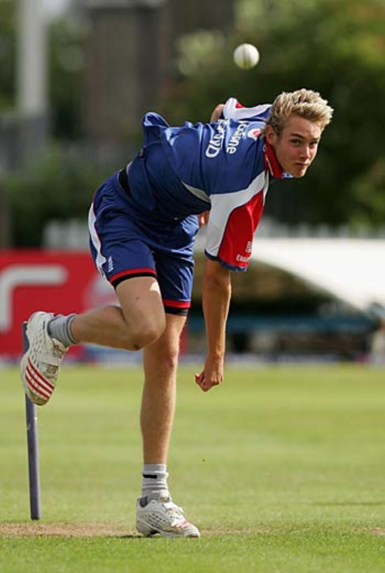 Stuart Broad bowls during England's training session ahead of Monday's Twenty20, Bristol, August 27, 2006