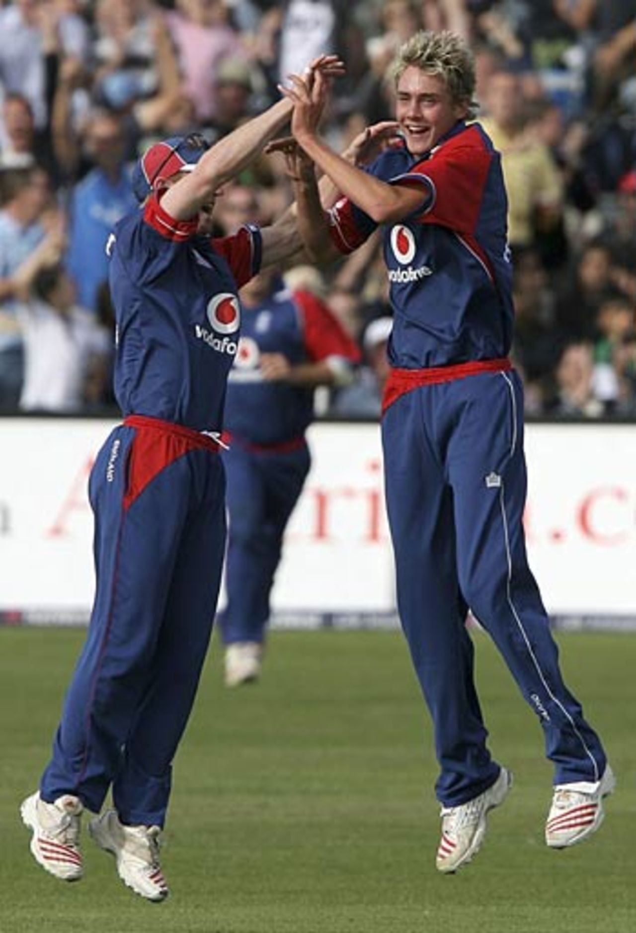 Stuart Broad celebrates his first England wicket, England v Pakistan, Twenty20, Bristol, August 28, 2006