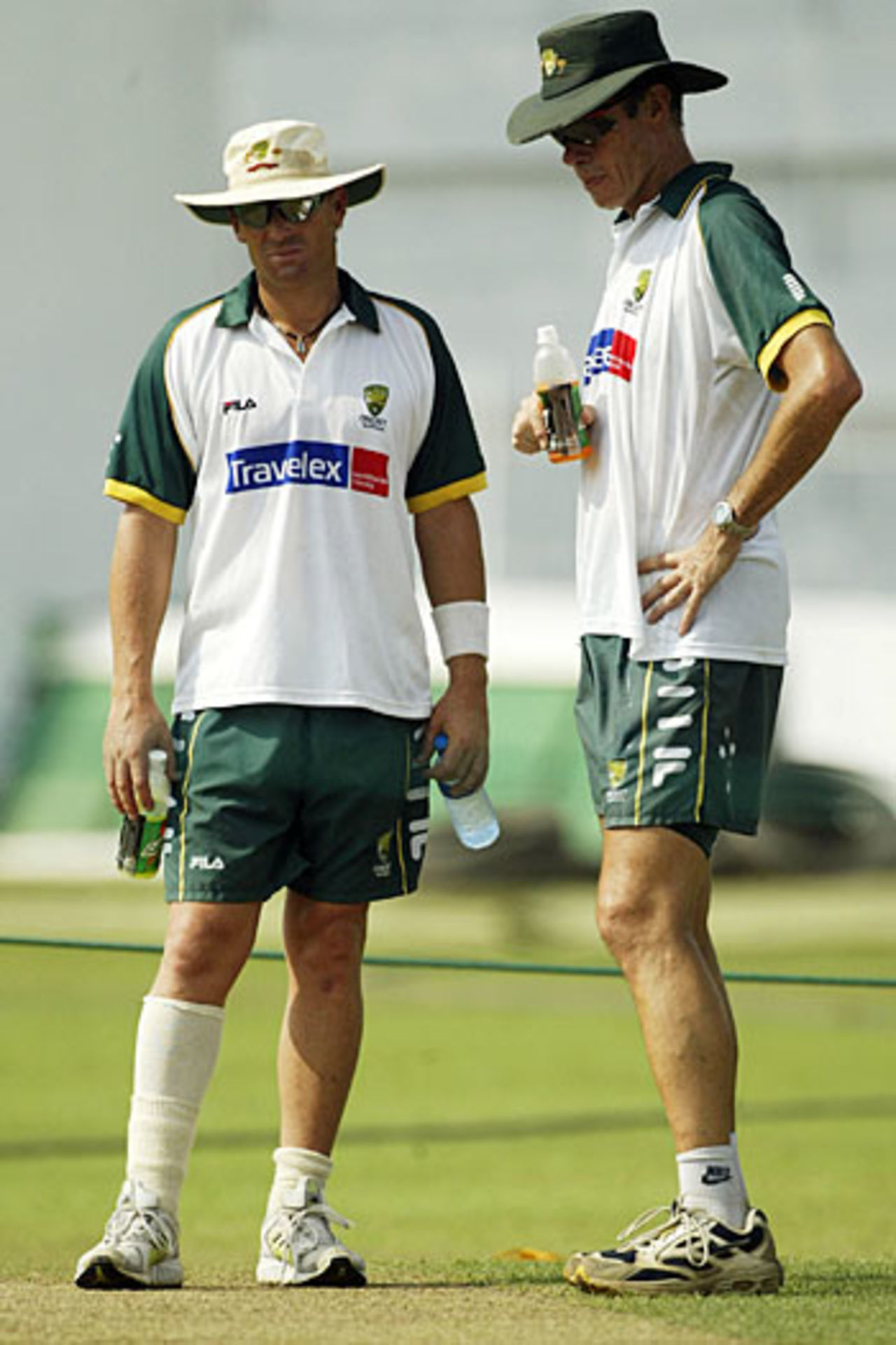 Shane Warne and John Buchanan chat, Colombo, March 22, 2004