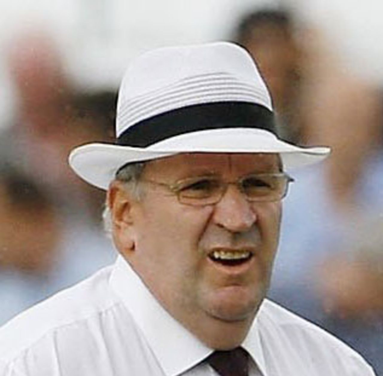 Darrell Hair ponders his next move, England v Pakistan, 4th Test, The Oval, August 20, 2006