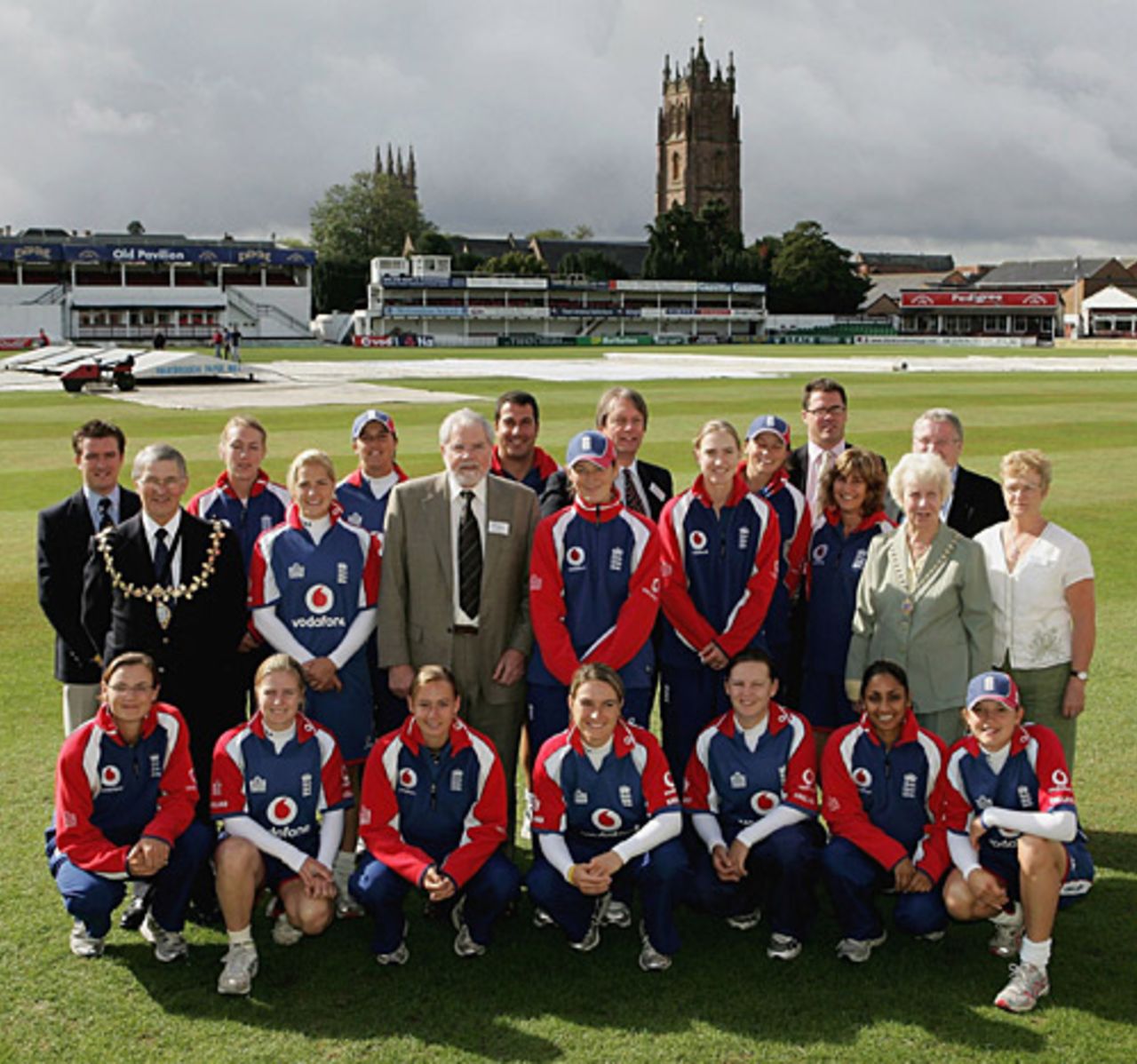 England Women pose at their new home, Taunton, England v India, 2nd Test, Taunton, August 29, 2006