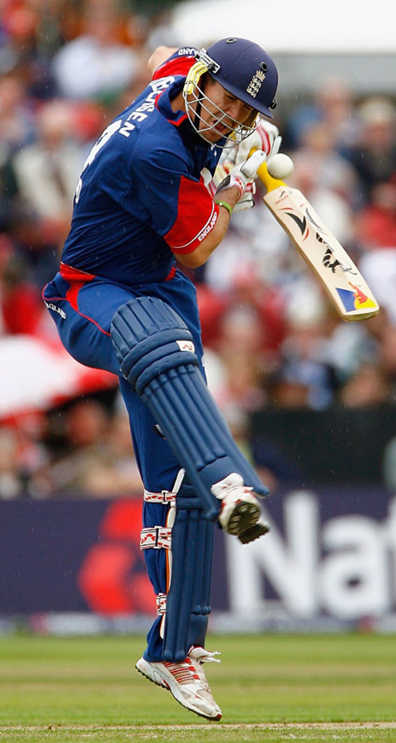 Kevin Pietersen is struck by Mohammad Asif, England v Pakistan, 1st ODI, Cardiff, August 30, 2006