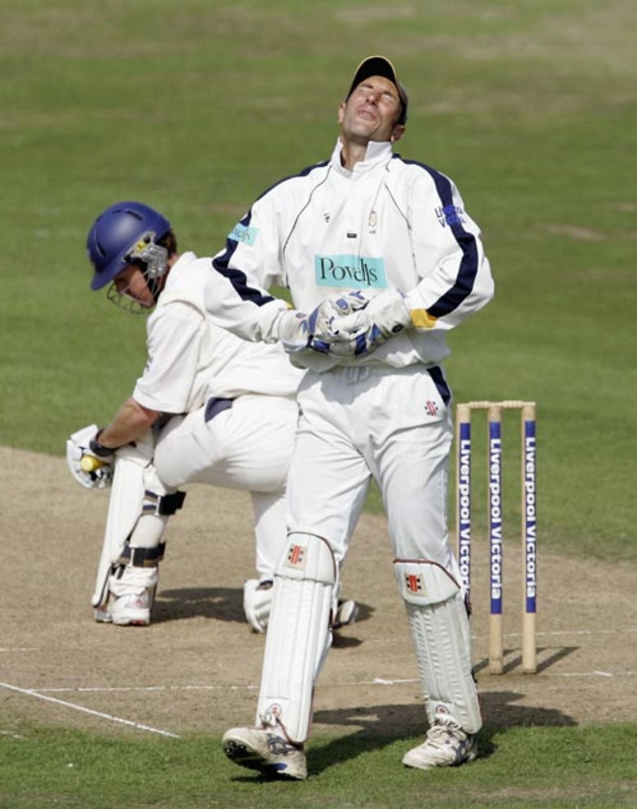 Nic Pothas looks to the sky after he nearly catches Murray Goodwin, Sussex v Hampshire, Hove, September 2, 2006