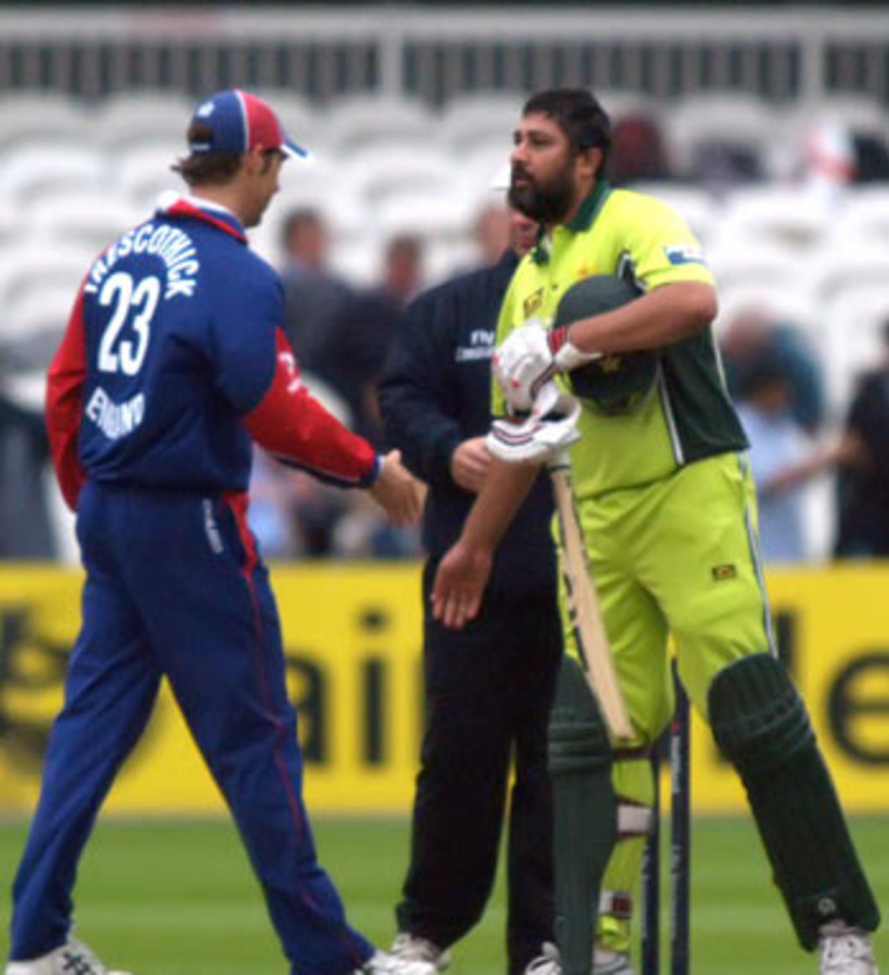 Inzamam-ul-Haq is congratulated by Marcus Trescothick after Pakistan's win, England v Pakistan, 2nd ODI, Lord's, September 2, 2006