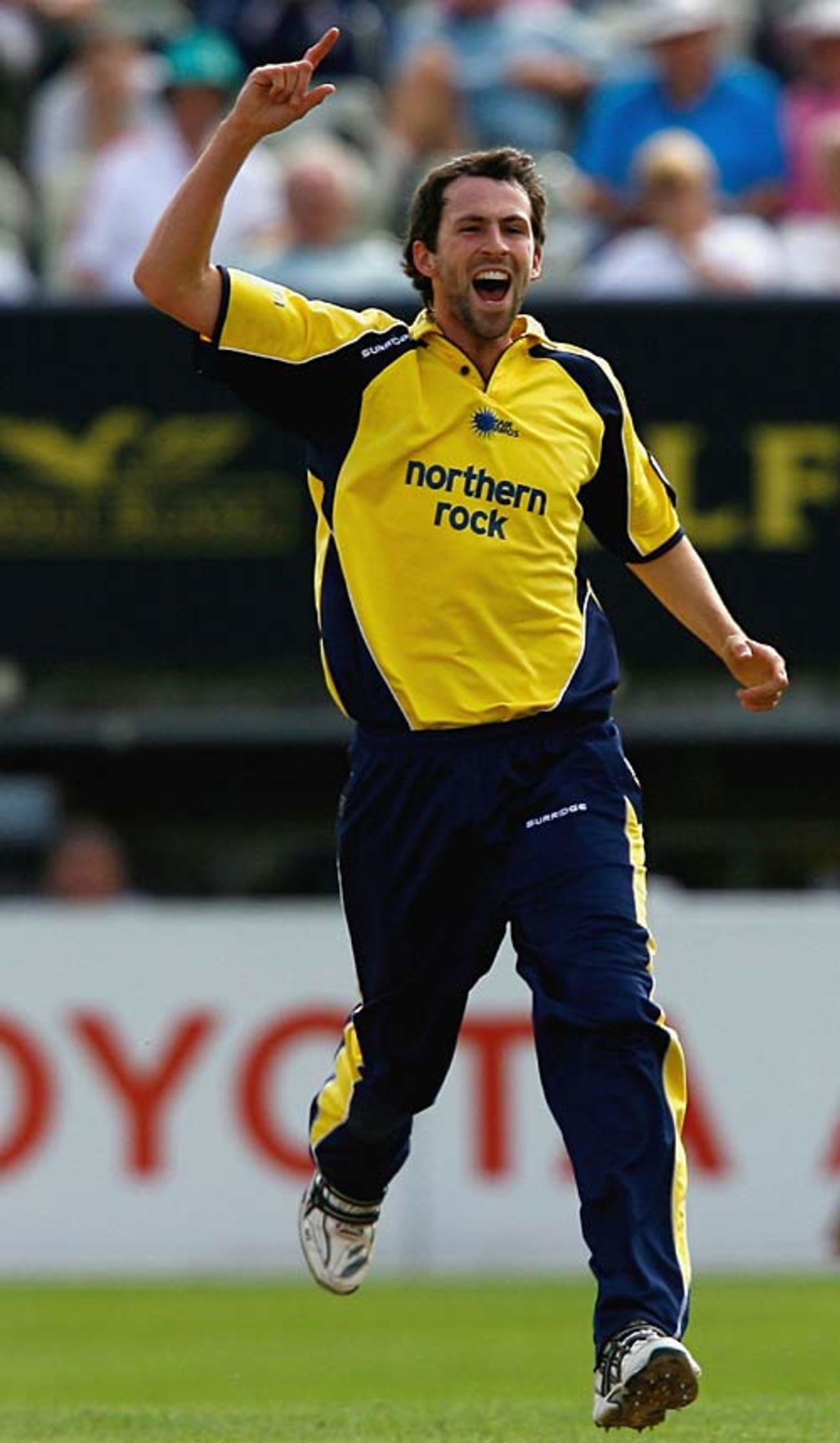 Graham Onions celebrates a wicket on the day he was called-up to the England one-day squad, Warwickshire v Durham, Pro40, Edgbaston, September 3, 2006