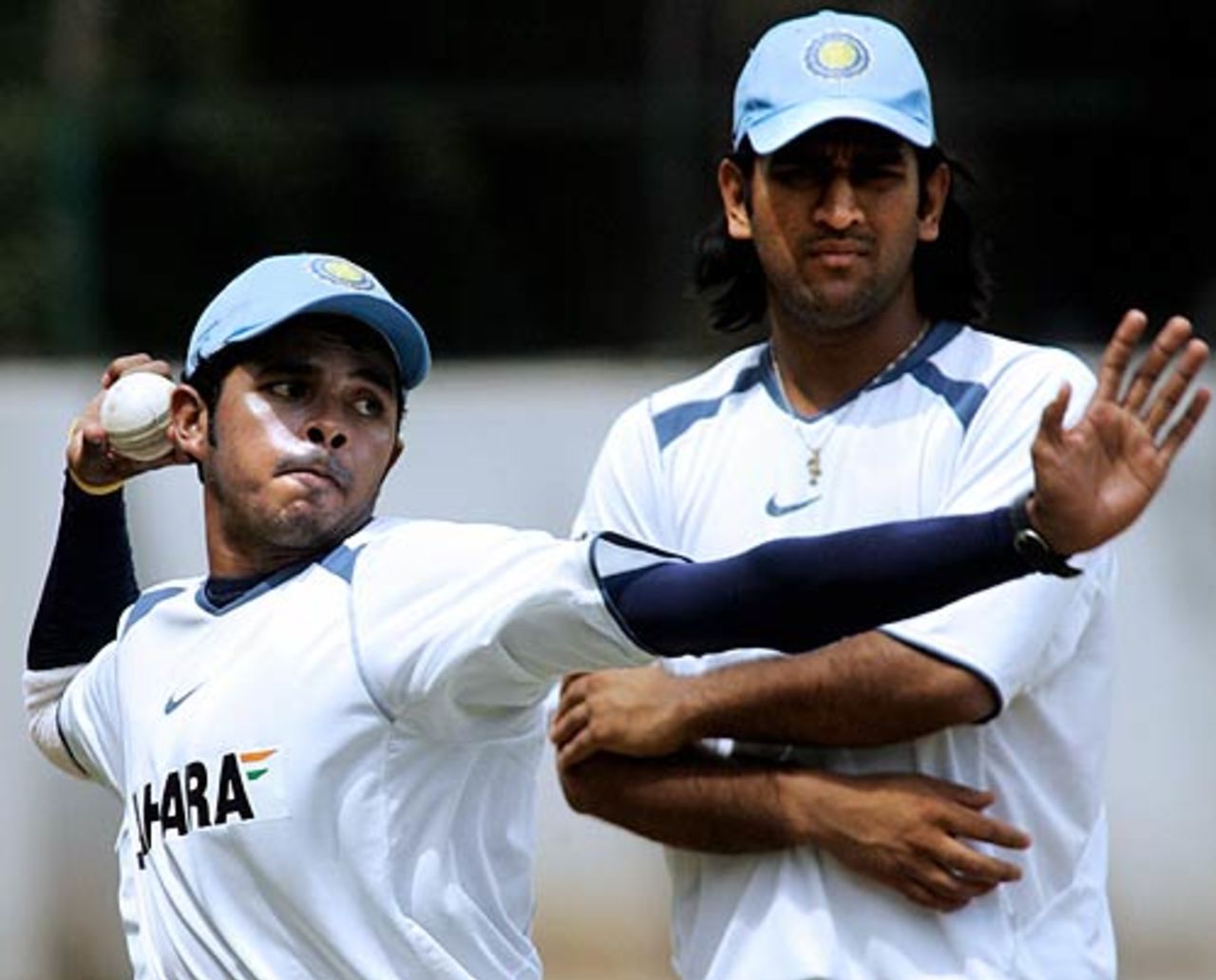 Sreesanth takes aim before throwing, Bangalore, September 4, 2006