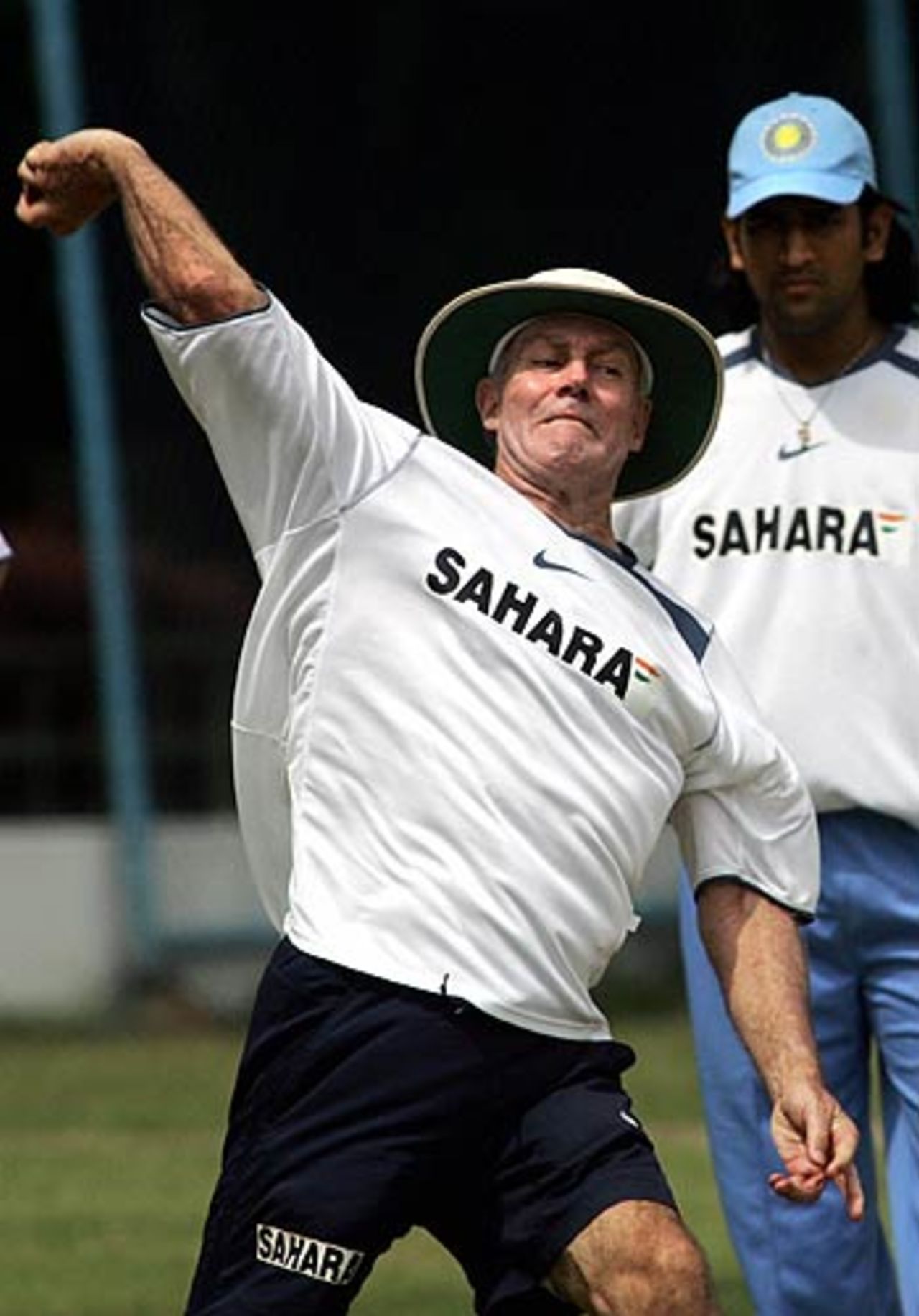 Greg Chappell shows how it's done, Bangalore, September 4, 2006