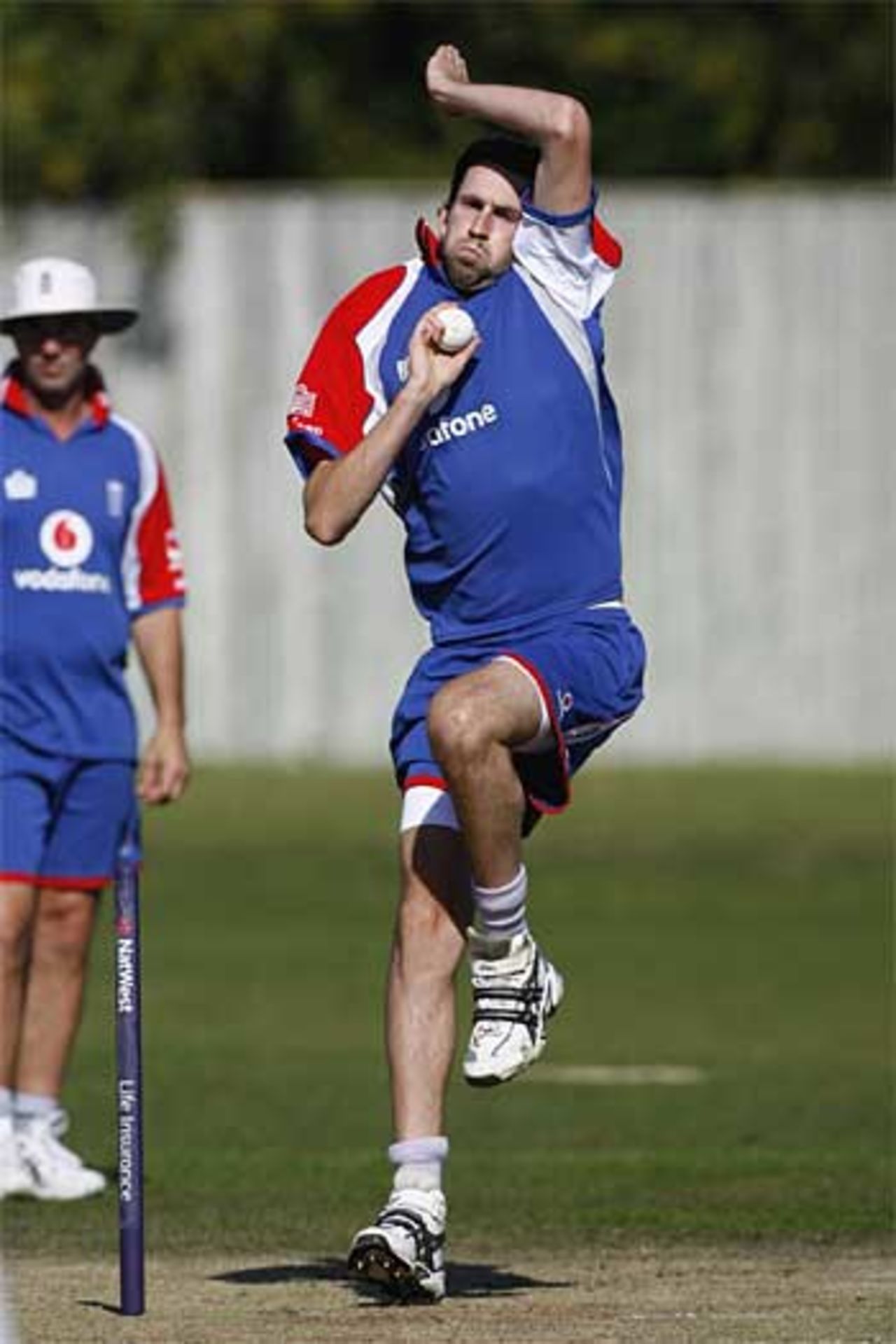 Graham Onions goes through his paces at The Rose Bowl ahead of the third one-dayer, 4 September 2006